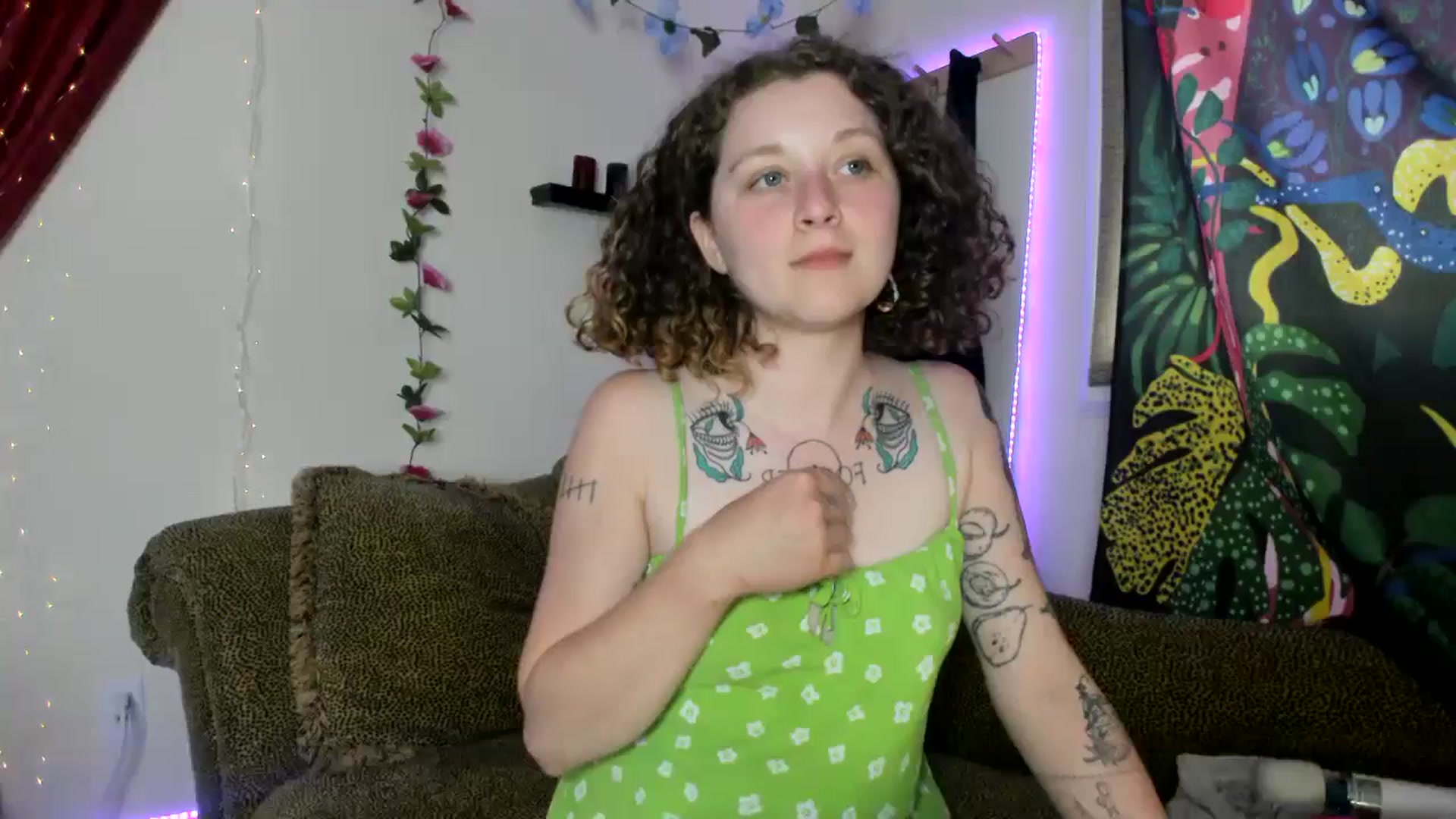 Gallery image thumbnail from PeachyQueen_'s myfreecams stream on, 06/24/2024, 21:43 image 1 of 20