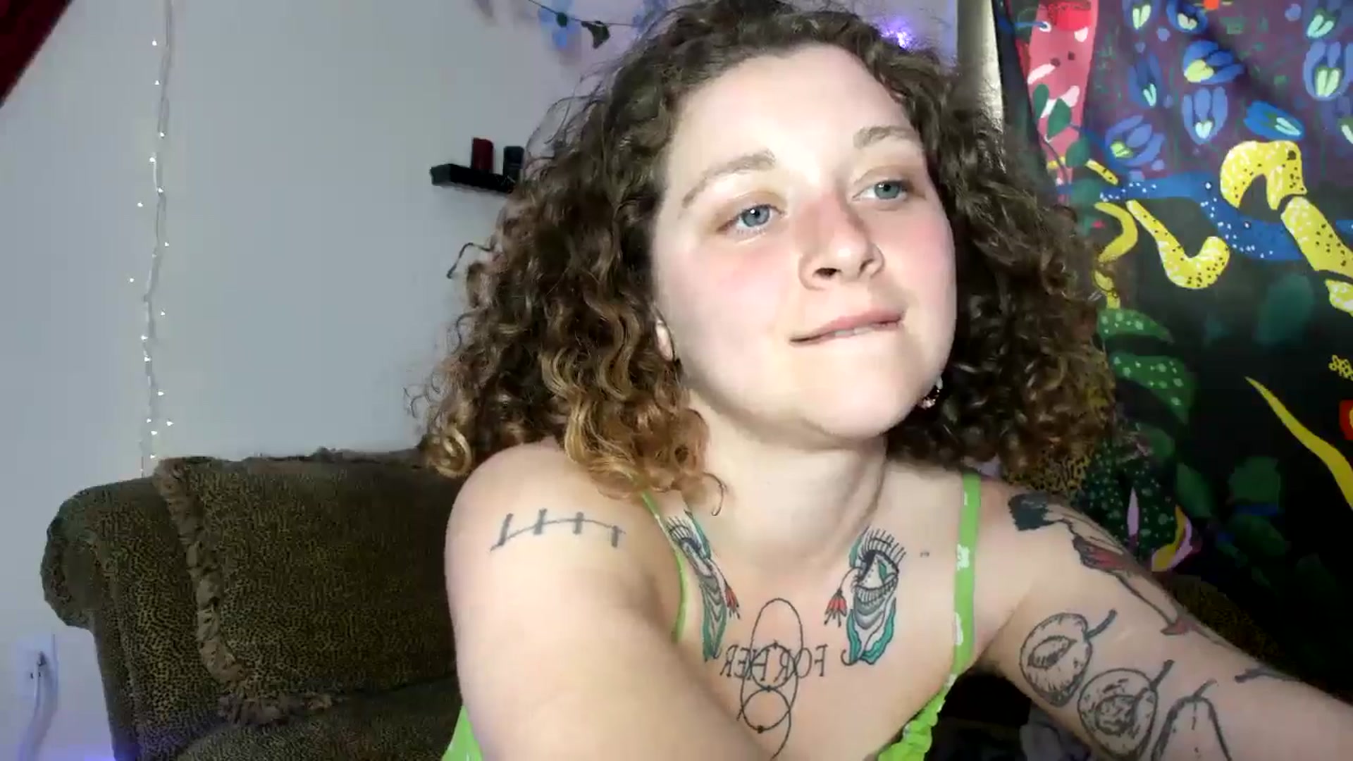 Gallery image thumbnail from PeachyQueen_'s myfreecams stream on, 06/24/2024, 22:13 image 5 of 20