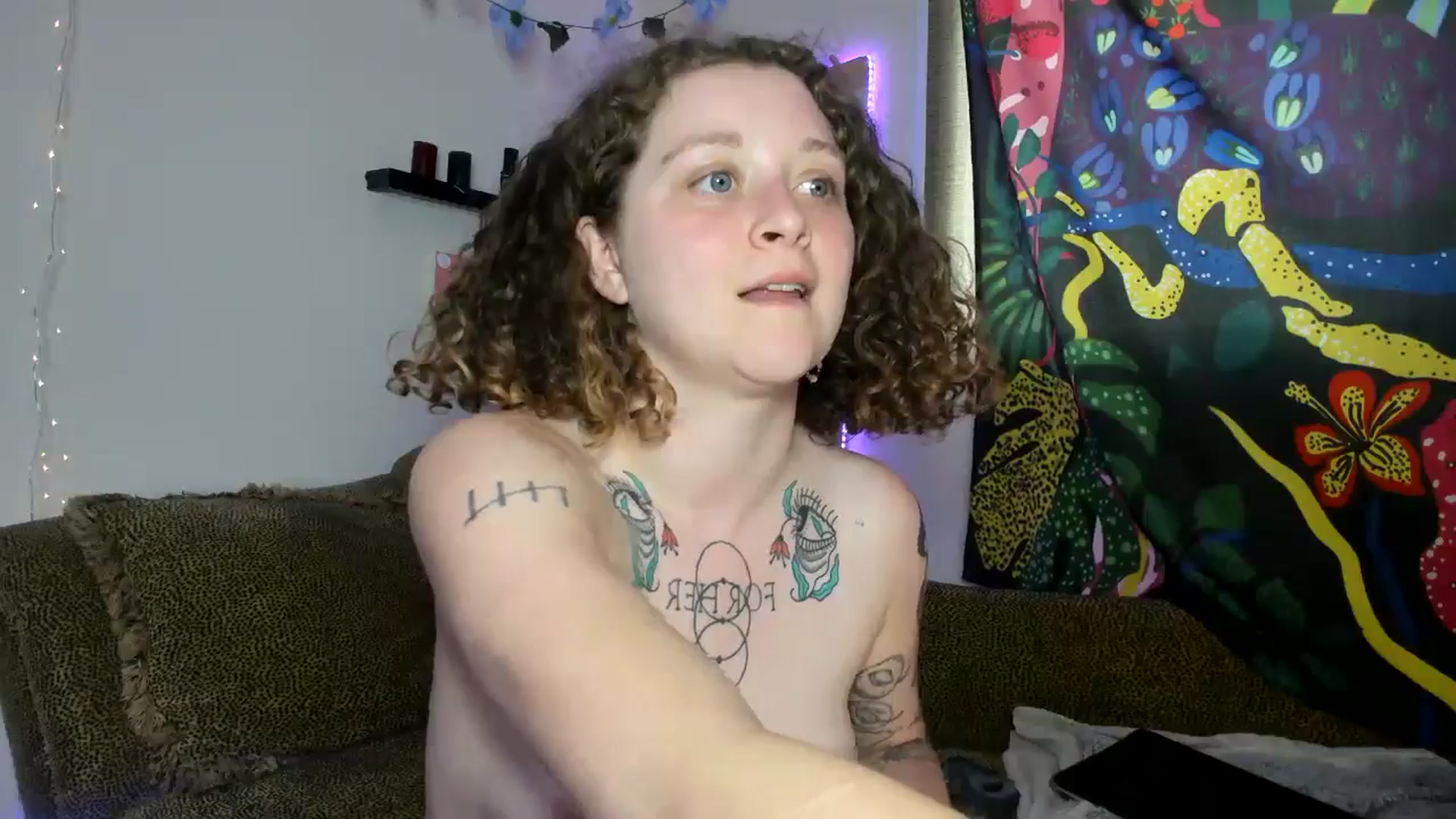 Gallery image thumbnail from PeachyQueen_'s myfreecams stream on, 06/24/2024, 22:13 image 12 of 20