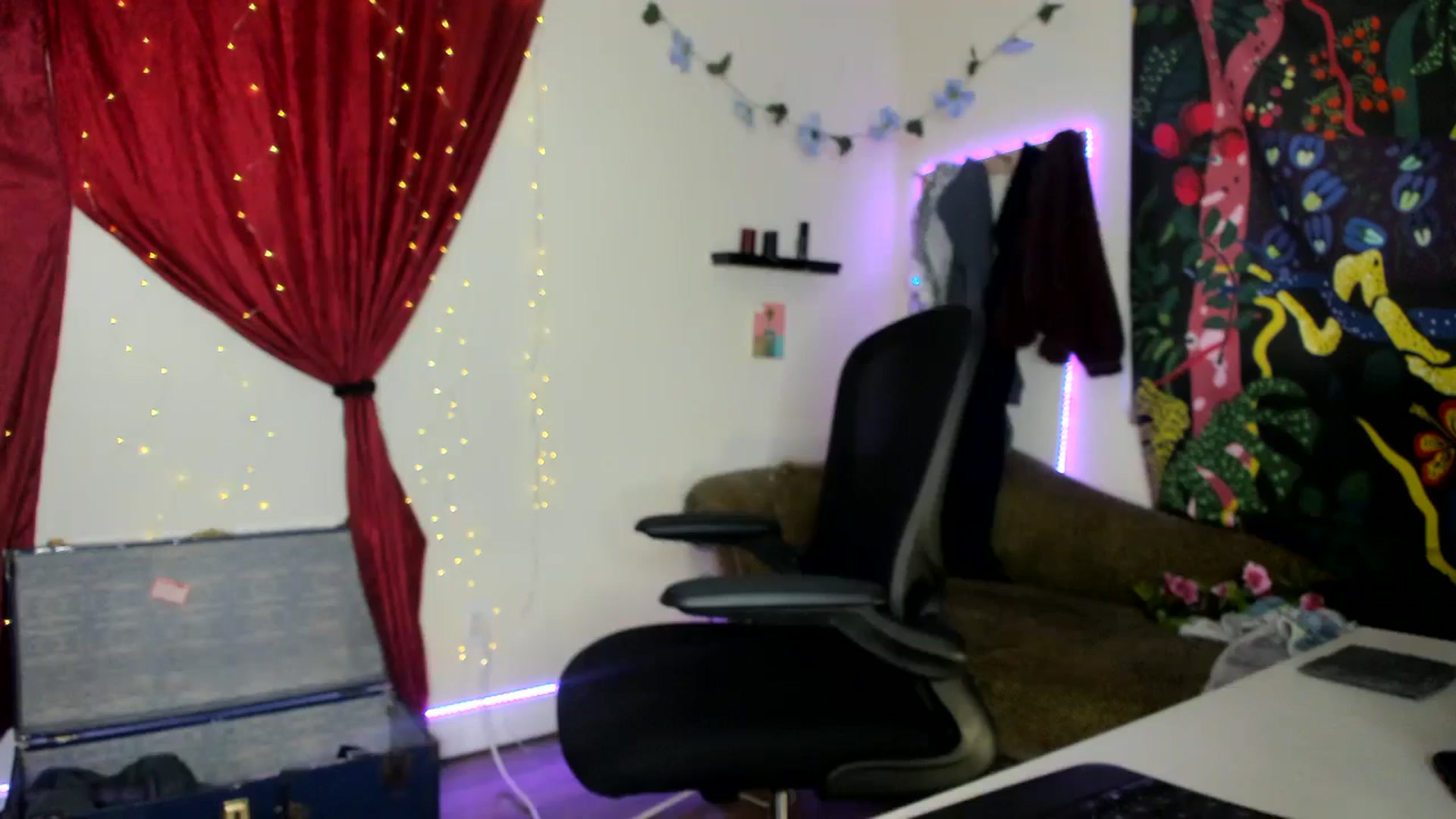 Gallery image thumbnail from PeachyQueen_'s myfreecams stream on, 07/01/2024, 01:55 image 8 of 20