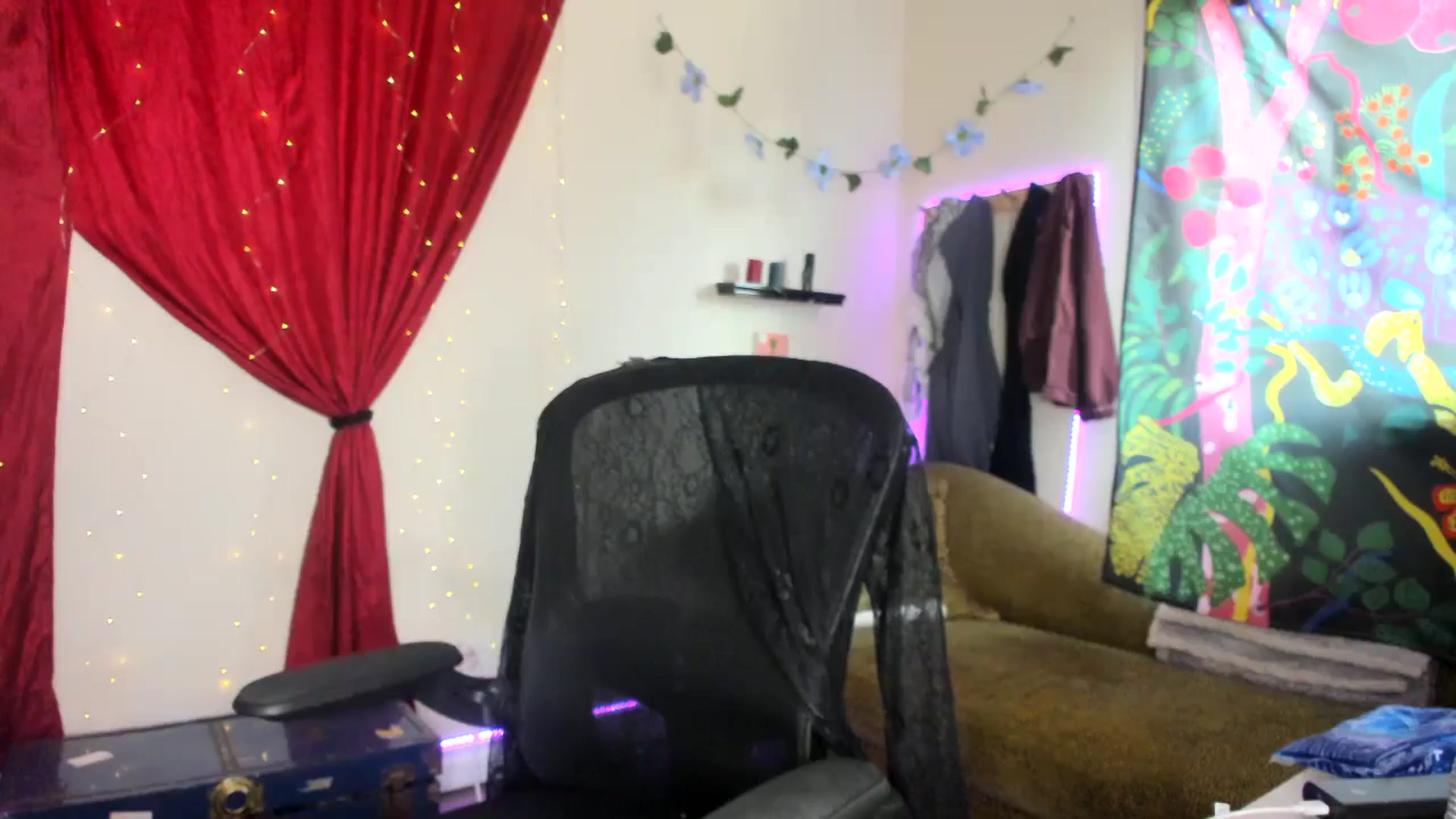 Gallery image thumbnail from PeachyQueen_'s myfreecams stream on, 07/11/2024, 22:10 image 2 of 20