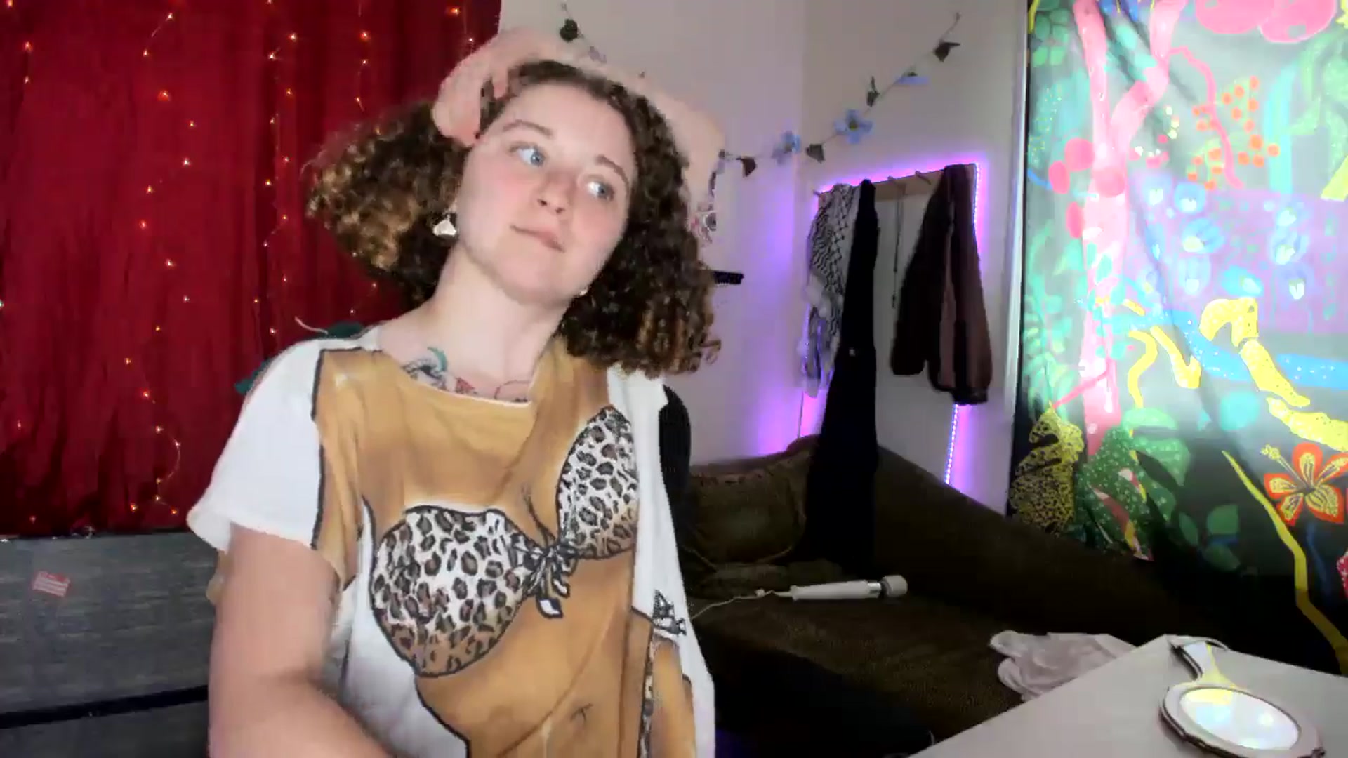 Gallery image thumbnail from PeachyQueen_'s myfreecams stream on, 08/06/2024, 19:25 image 10 of 20