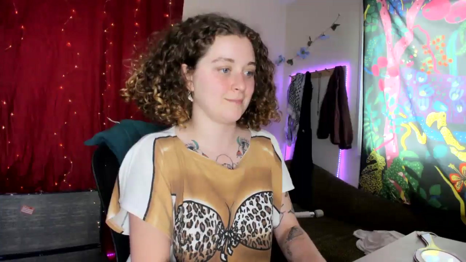 Gallery image thumbnail from PeachyQueen_'s myfreecams stream on, 08/06/2024, 19:25 image 5 of 20