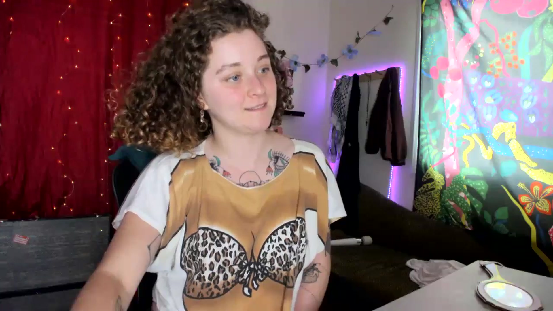 Gallery image thumbnail from PeachyQueen_'s myfreecams stream on, 08/06/2024, 19:25 image 8 of 20