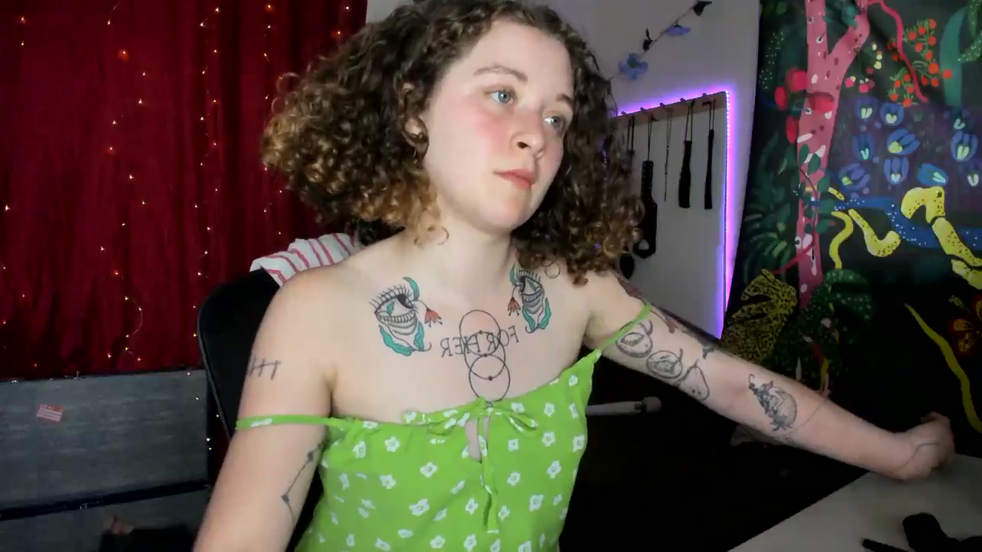 Gallery image thumbnail from PeachyQueen_'s myfreecams stream on, 08/08/2024, 20:04 image 8 of 20