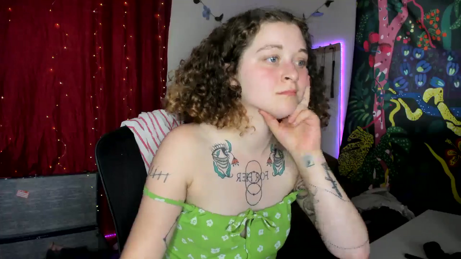 Gallery image thumbnail from PeachyQueen_'s myfreecams stream on, 08/08/2024, 20:04 image 17 of 20