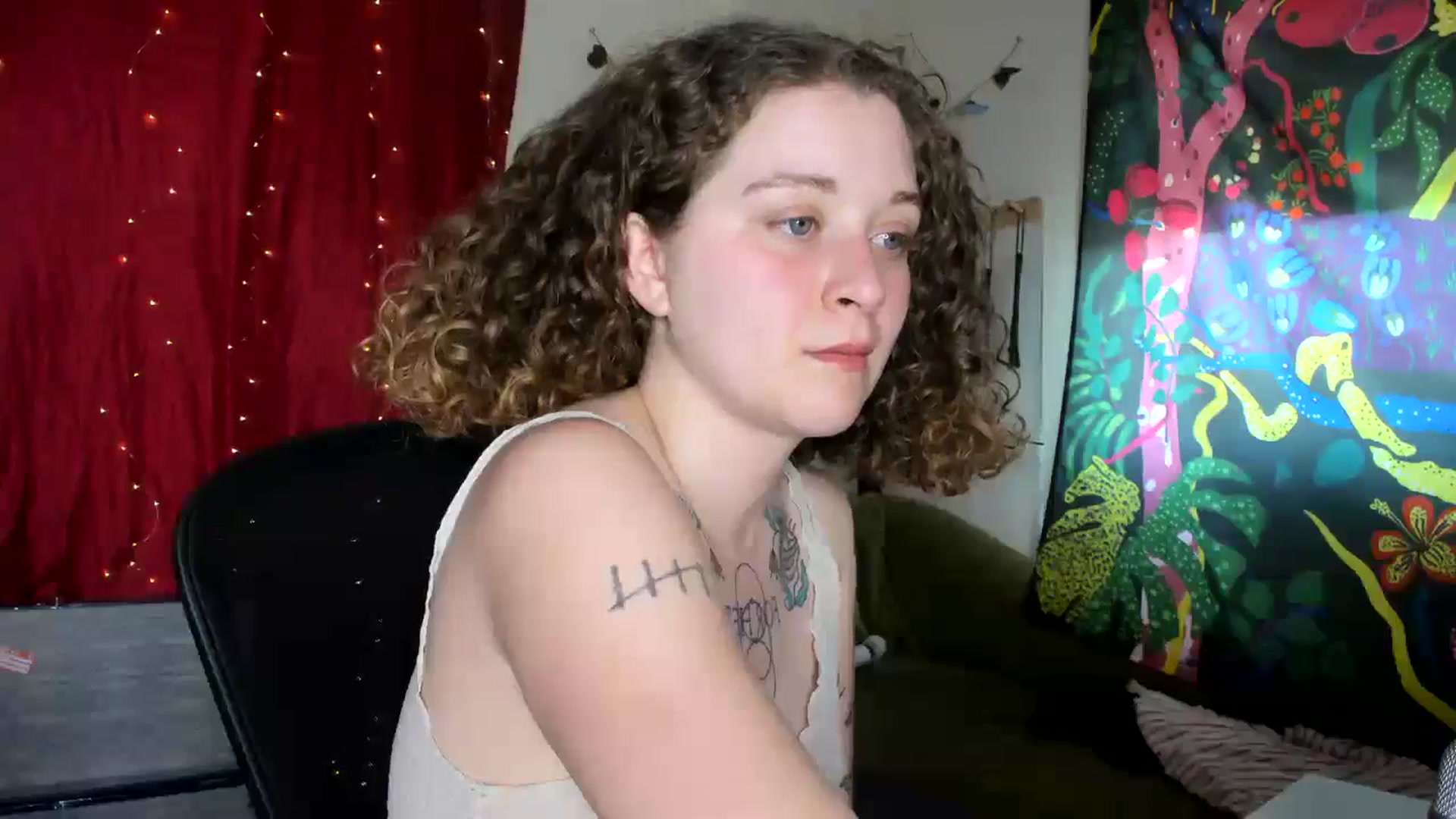 Gallery image thumbnail from PeachyQueen_'s myfreecams stream on, 08/12/2024, 20:51 image 7 of 20