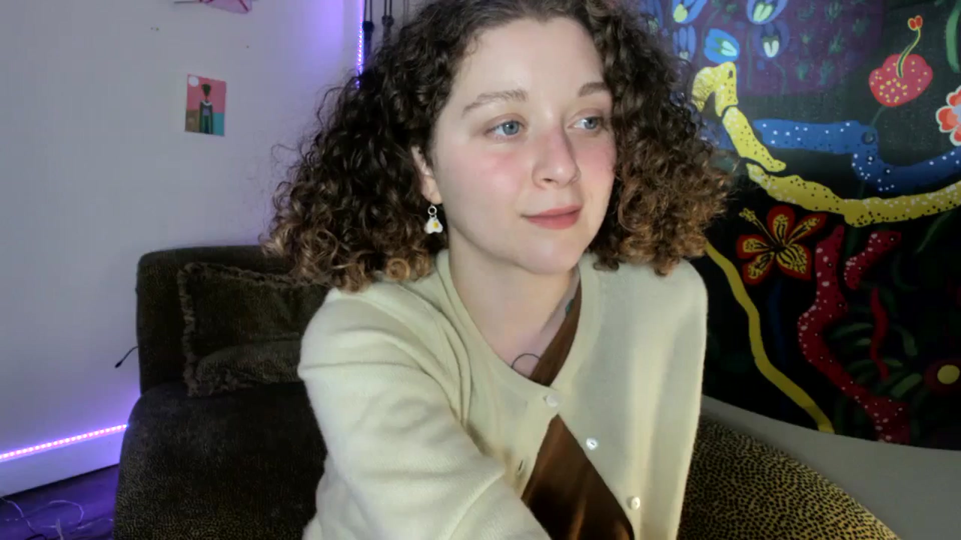 Gallery image thumbnail from PeachyQueen_'s myfreecams stream on, 08/23/2024, 18:18 image 3 of 20