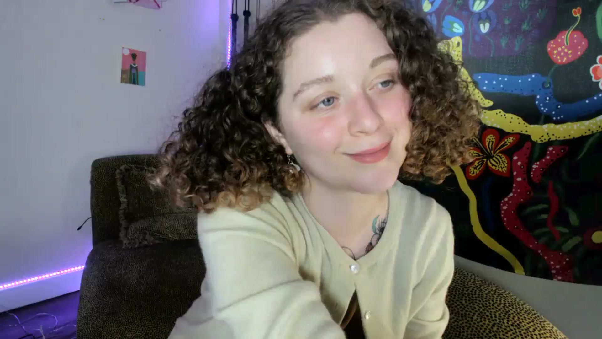 Gallery image thumbnail from PeachyQueen_'s myfreecams stream on, 08/23/2024, 18:18 image 6 of 20