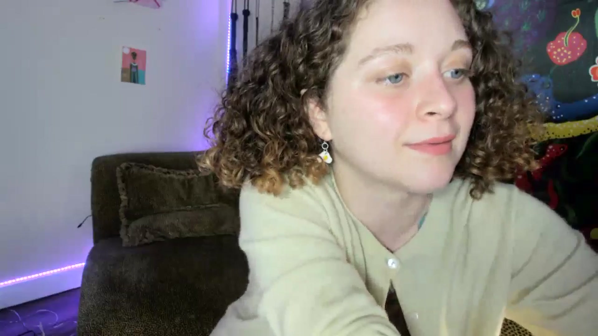 Gallery image thumbnail from PeachyQueen_'s myfreecams stream on, 08/23/2024, 18:18 image 13 of 20