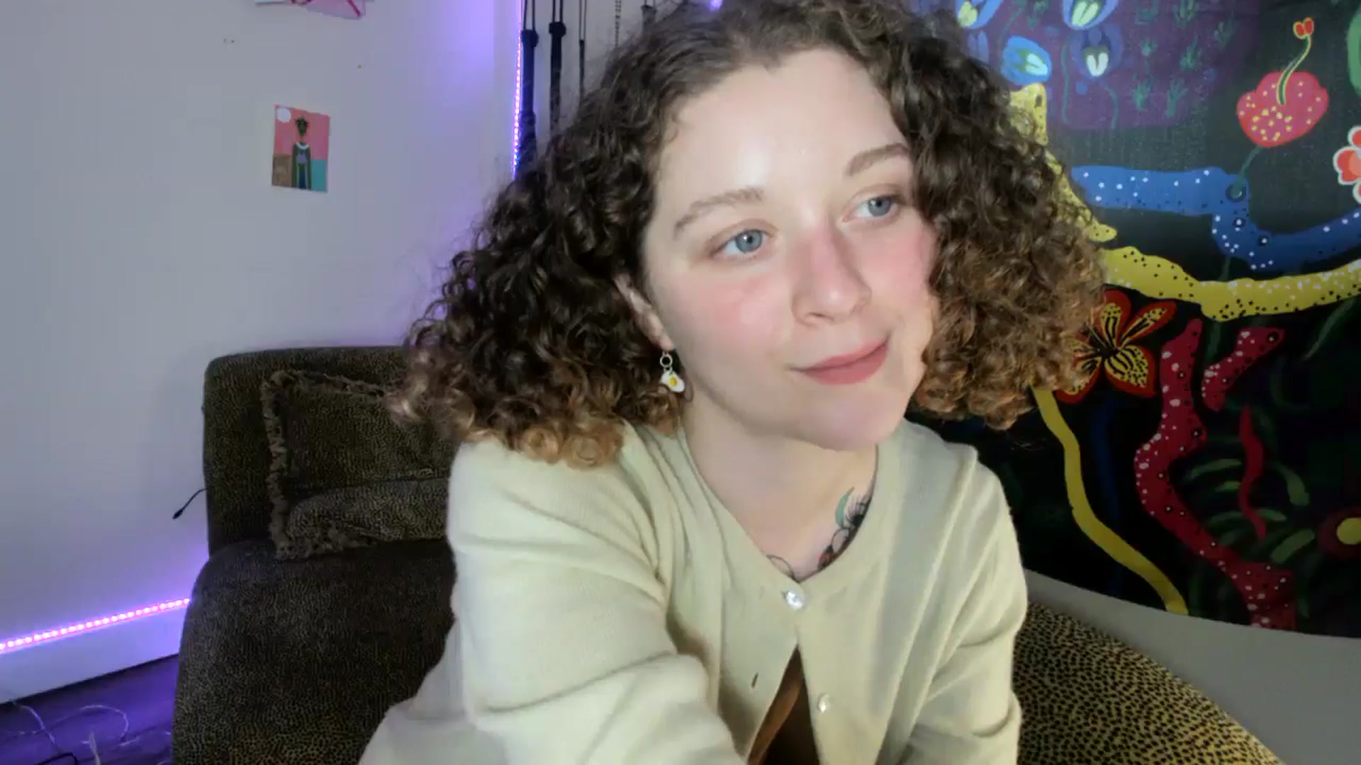 Gallery image thumbnail from PeachyQueen_'s myfreecams stream on, 08/23/2024, 18:18 image 5 of 20