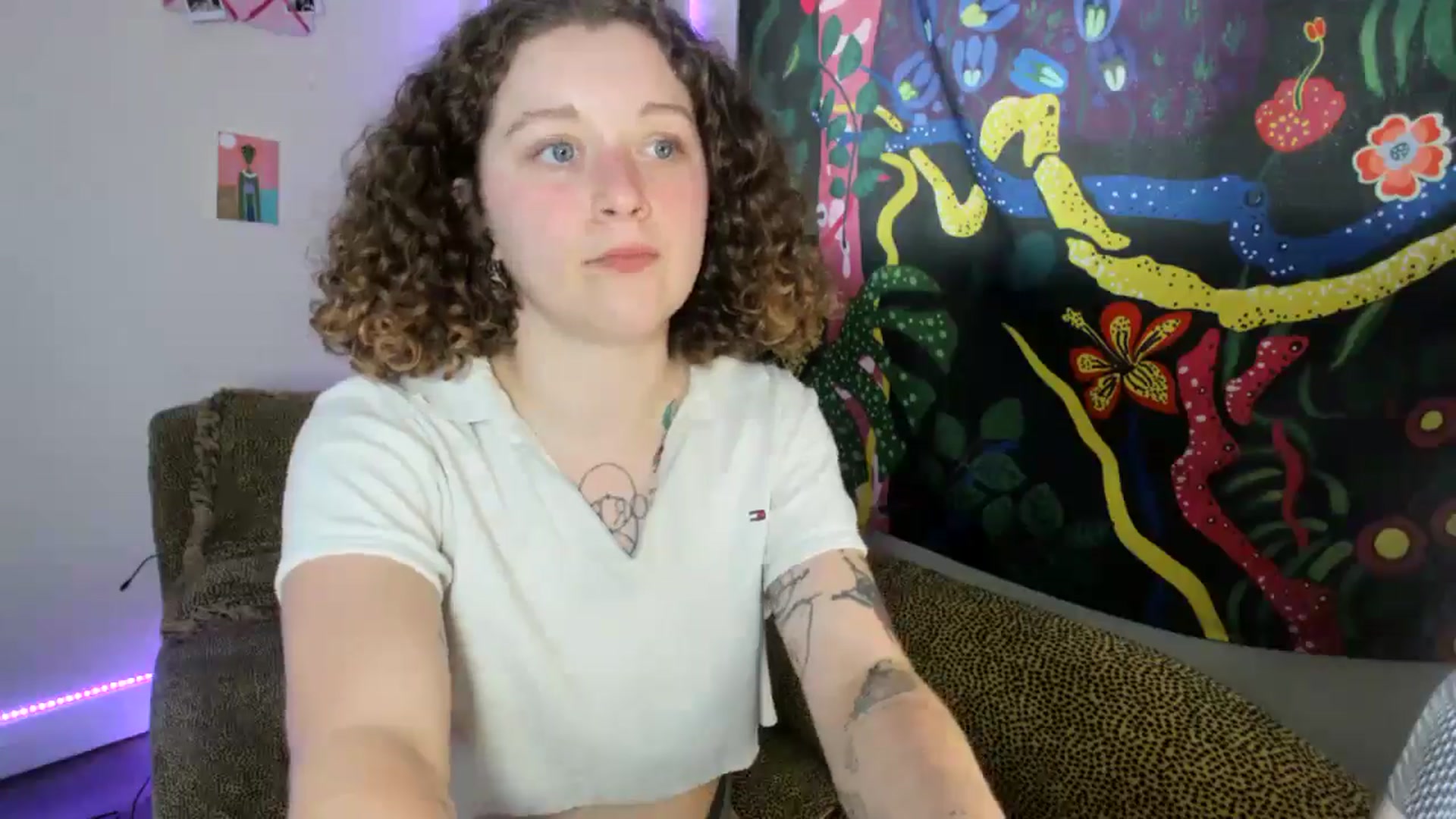 Gallery image thumbnail from PeachyQueen_'s myfreecams stream on, 08/26/2024, 18:52 image 9 of 20