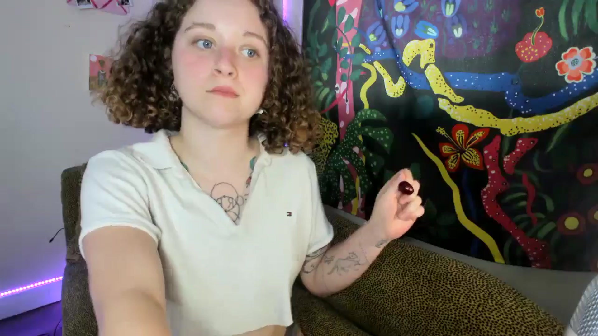 Gallery image thumbnail from PeachyQueen_'s myfreecams stream on, 08/26/2024, 18:52 image 13 of 20