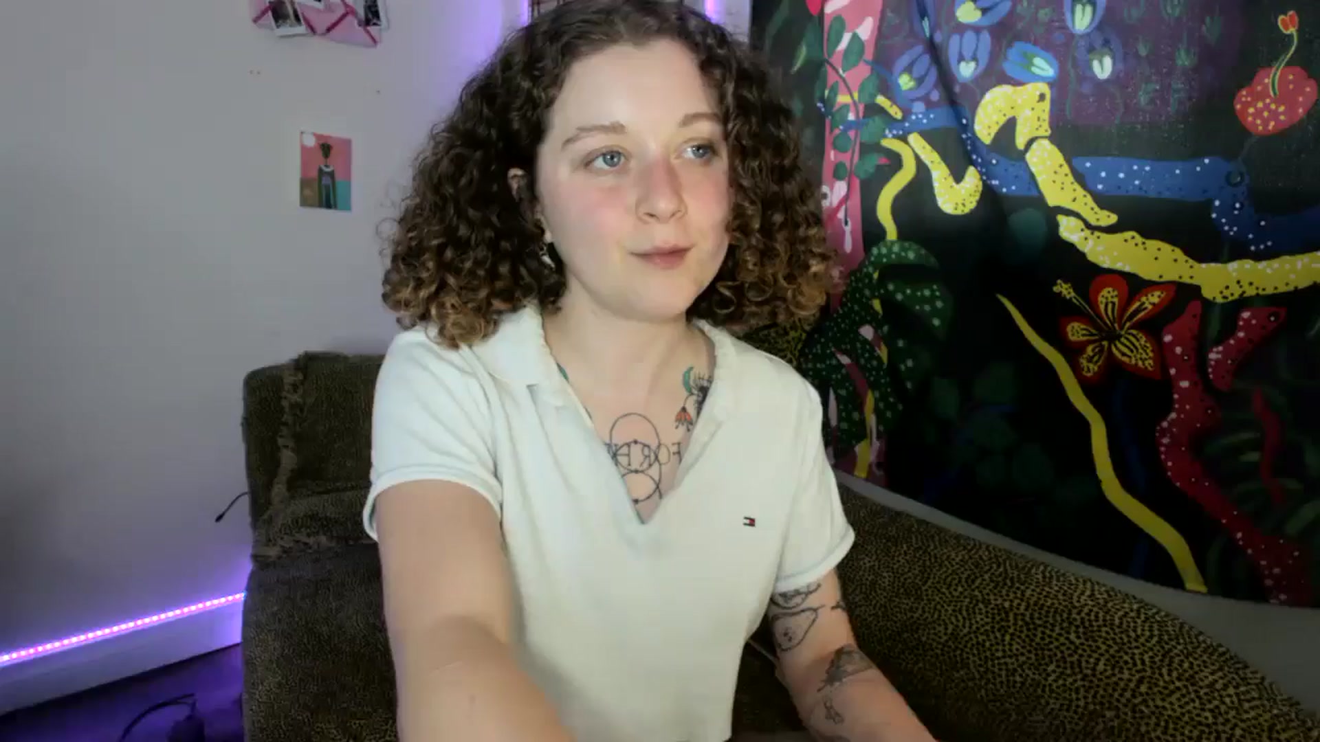 Gallery image thumbnail from PeachyQueen_'s myfreecams stream on, 08/26/2024, 18:52 image 3 of 20
