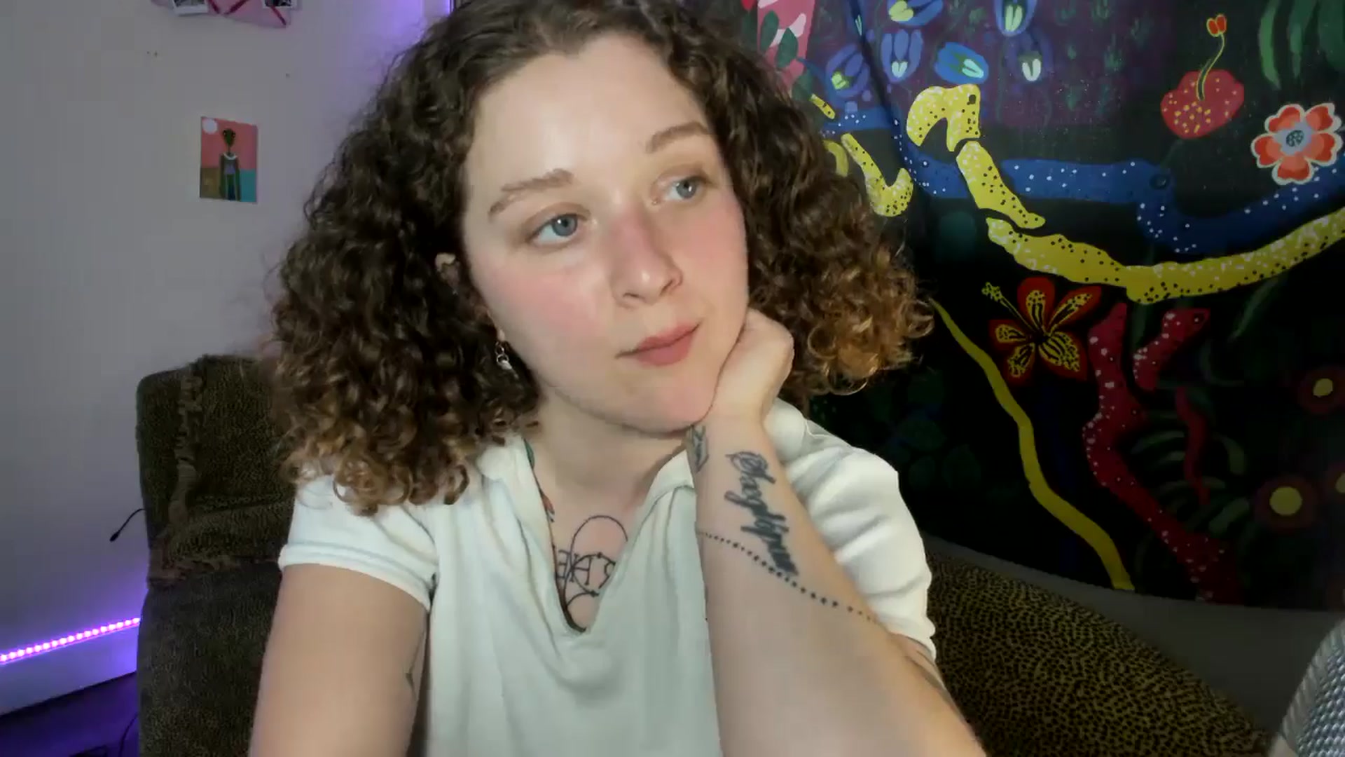 Gallery image thumbnail from PeachyQueen_'s myfreecams stream on, 08/26/2024, 18:52 image 12 of 20