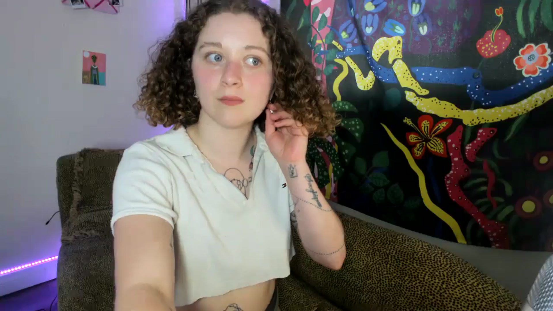 Gallery image thumbnail from PeachyQueen_'s myfreecams stream on, 08/26/2024, 18:52 image 10 of 20