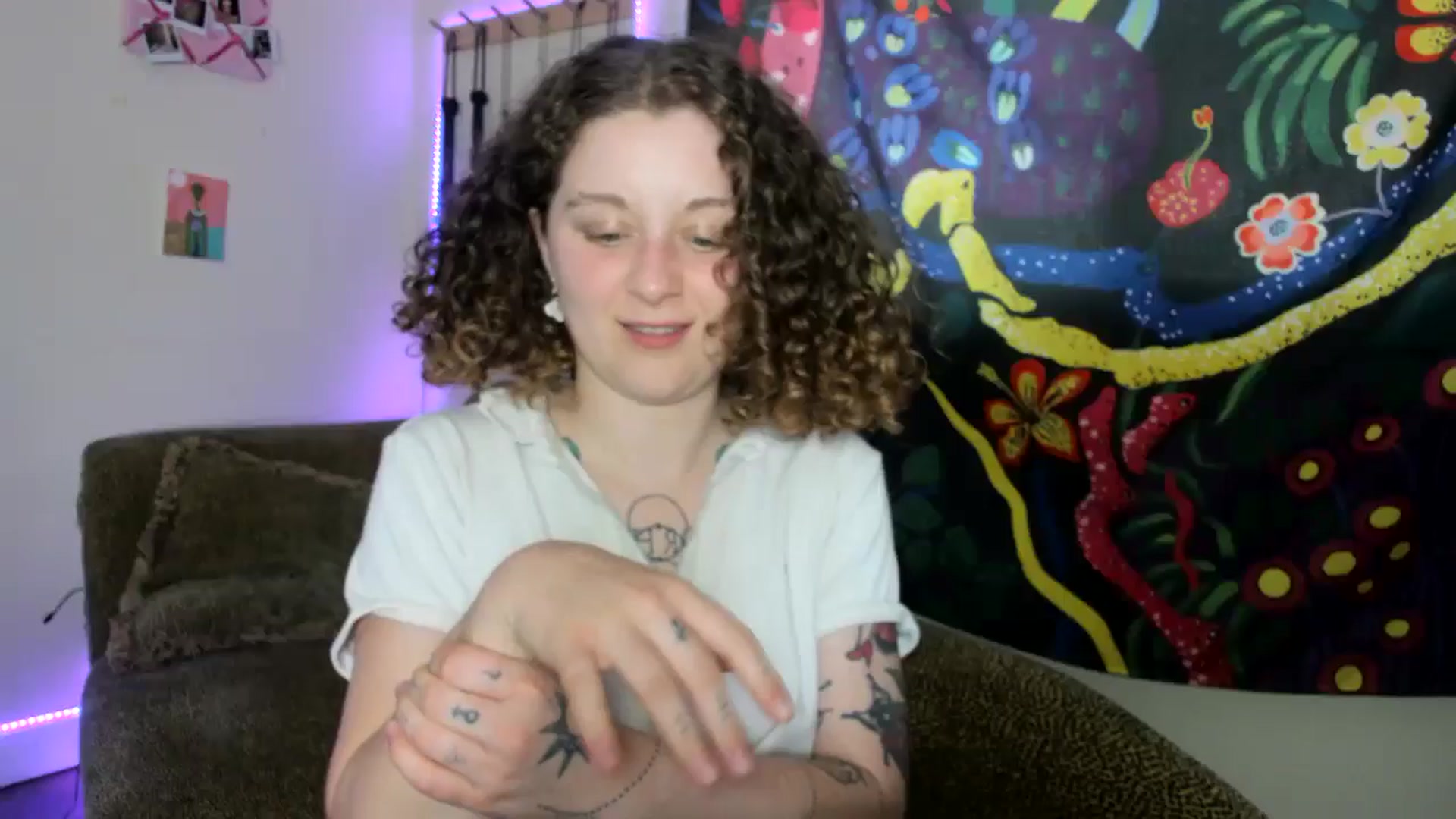 Gallery image thumbnail from PeachyQueen_'s myfreecams stream on, 08/26/2024, 21:55 image 2 of 20