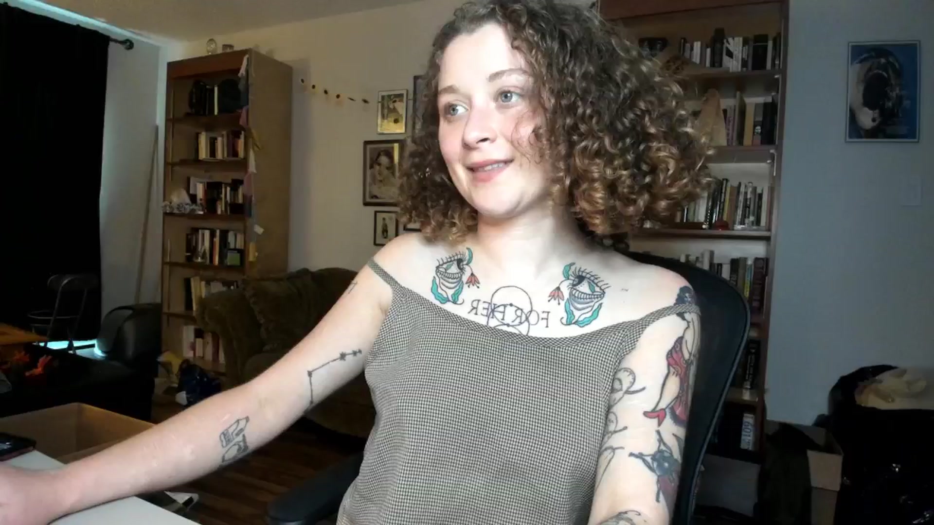 Gallery image thumbnail from PeachyQueen_'s myfreecams stream on, 09/09/2024, 19:45 image 7 of 20