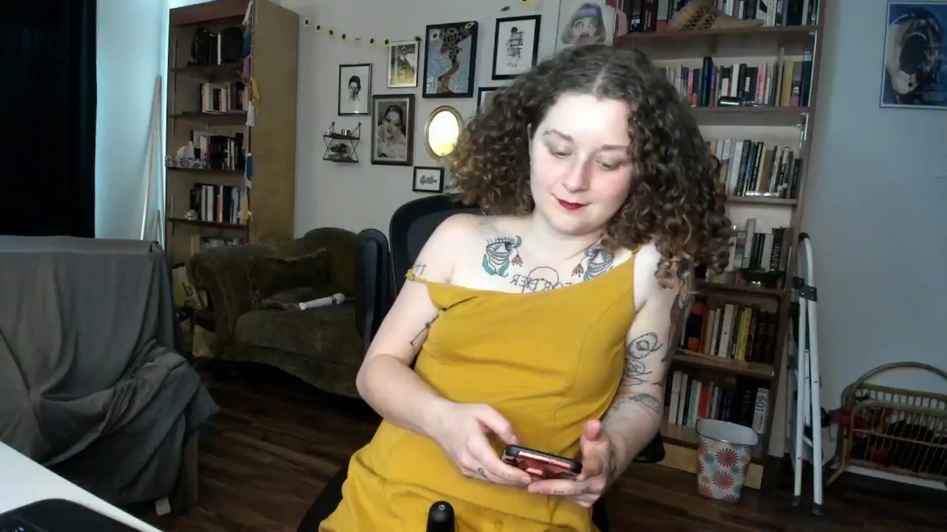 Gallery image thumbnail from PeachyQueen_'s myfreecams stream on, 09/19/2024, 19:37 image 4 of 20