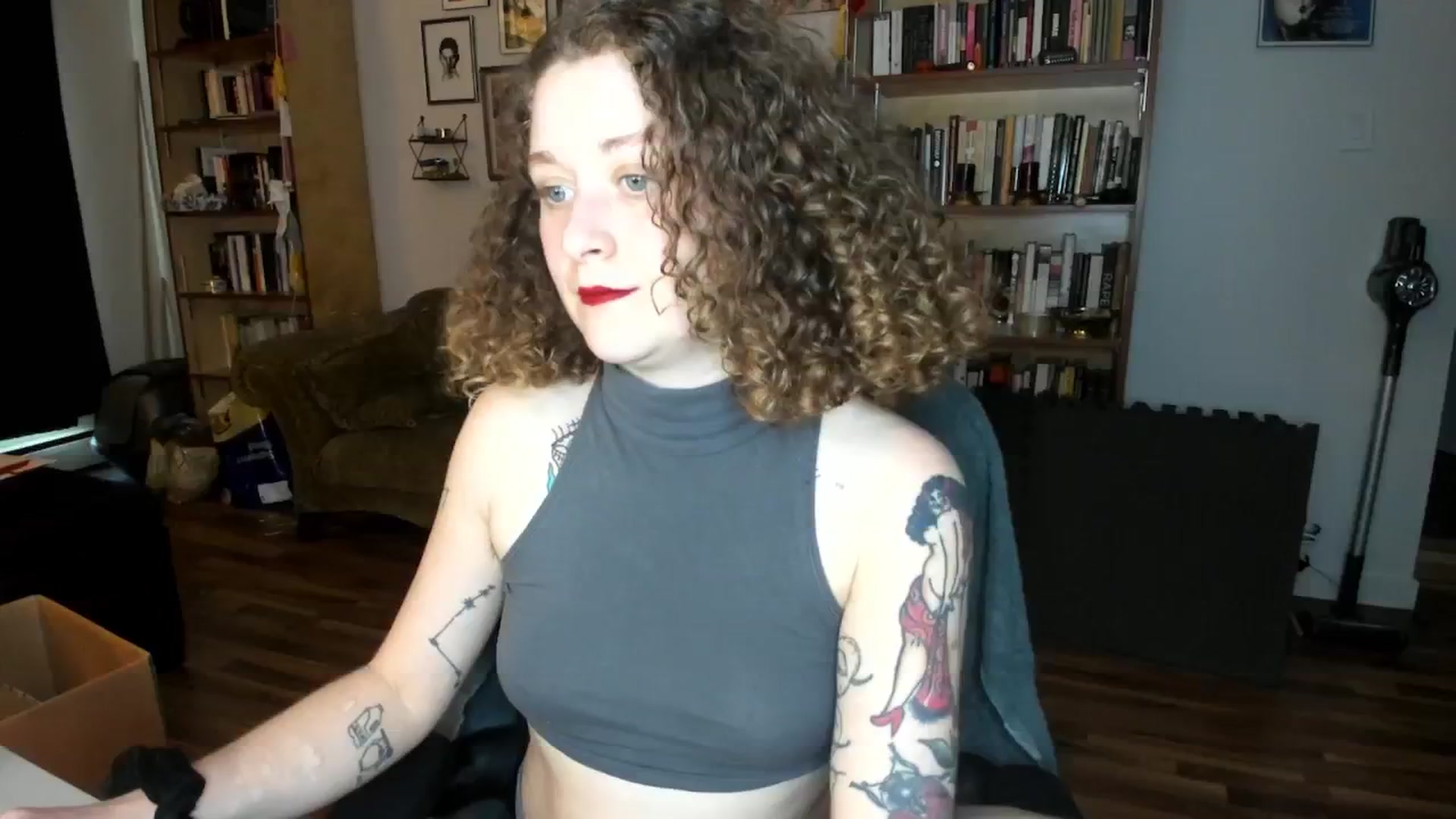 Gallery image thumbnail from PeachyQueen_'s myfreecams stream on, 10/02/2024, 21:04 image 16 of 20