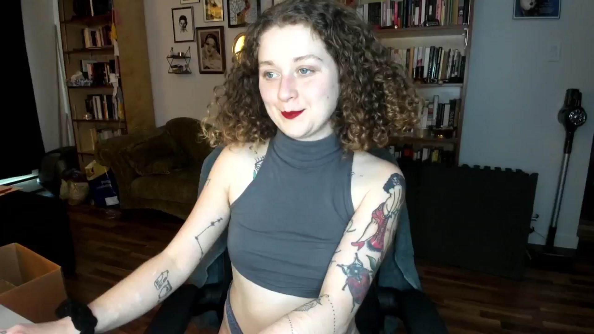 Gallery image thumbnail from PeachyQueen_'s myfreecams stream on, 10/02/2024, 21:04 image 9 of 20