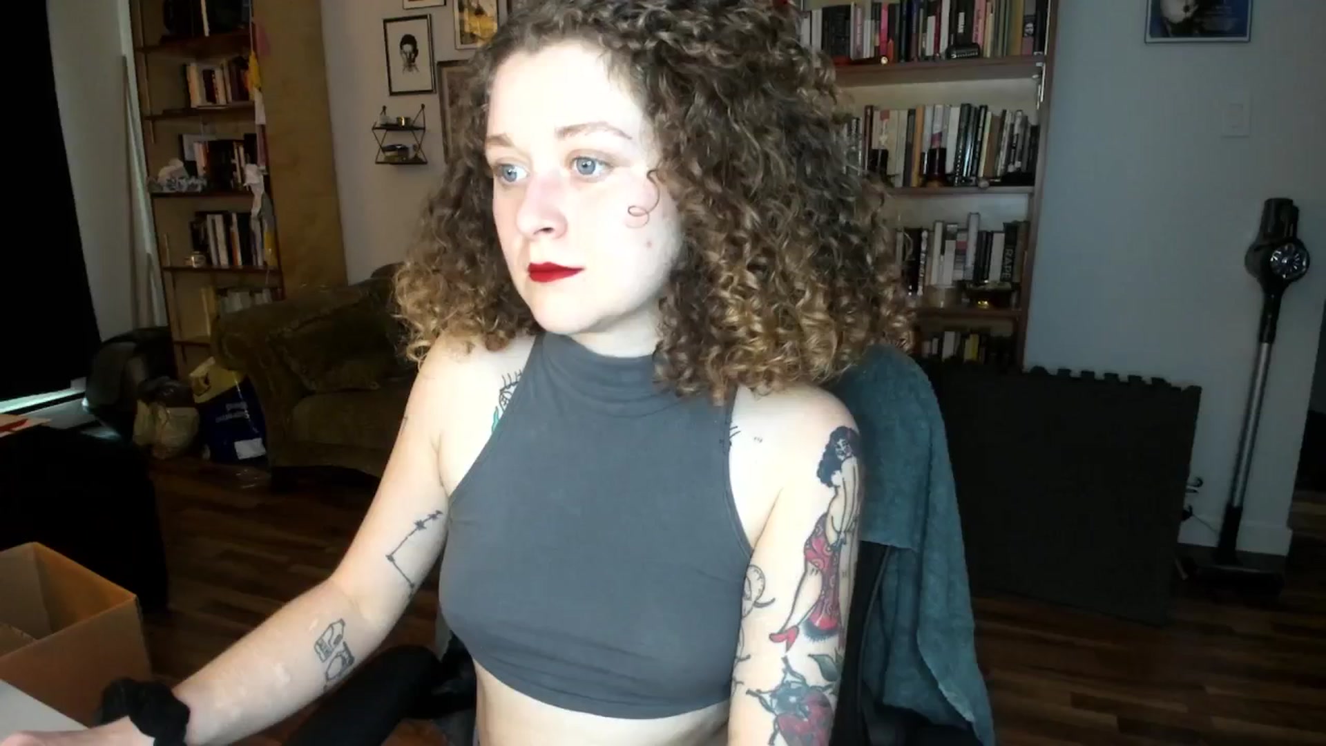 Gallery image thumbnail from PeachyQueen_'s myfreecams stream on, 10/02/2024, 21:04 image 17 of 20