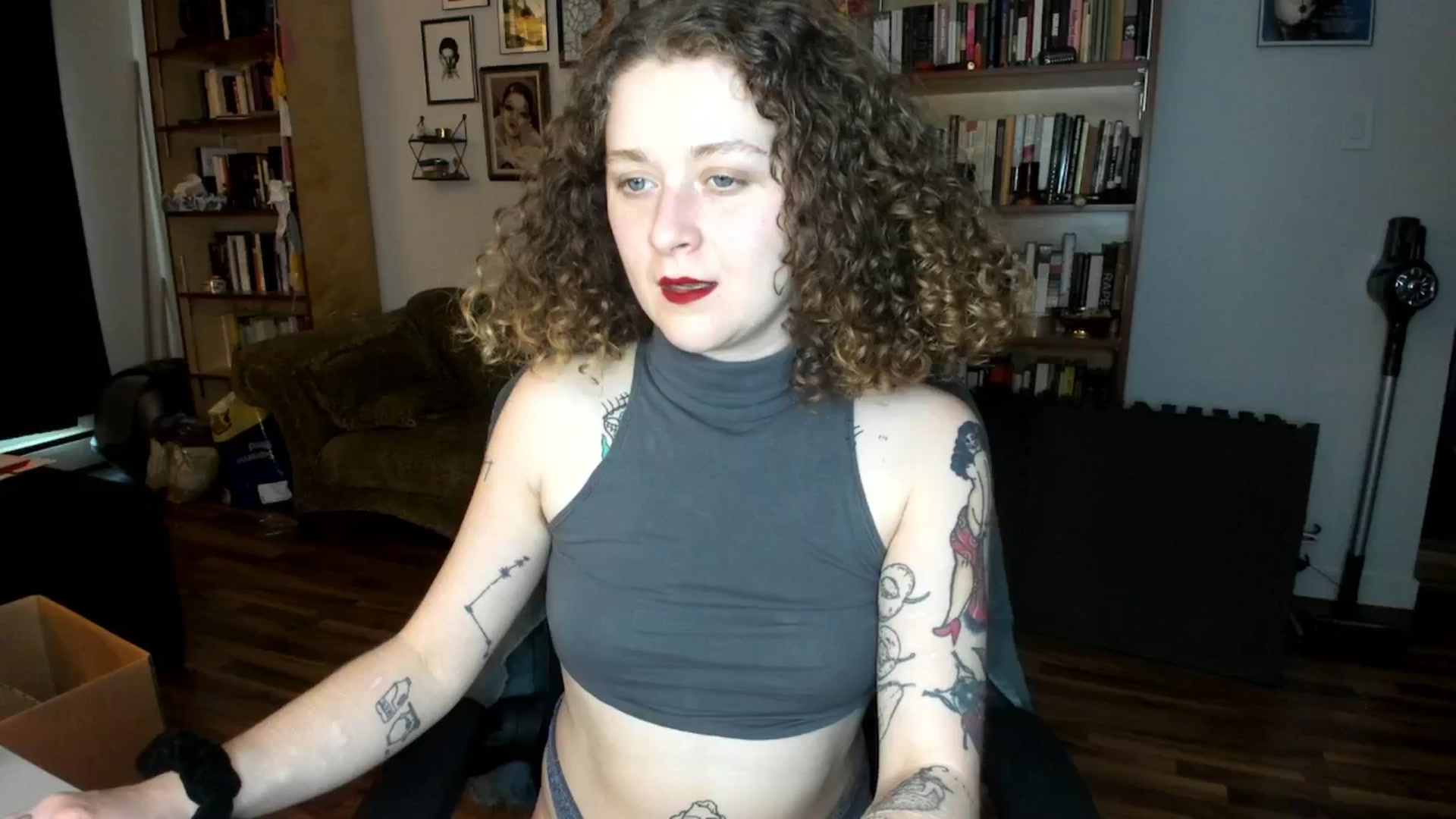 Gallery image thumbnail from PeachyQueen_'s myfreecams stream on, 10/02/2024, 21:04 image 12 of 20