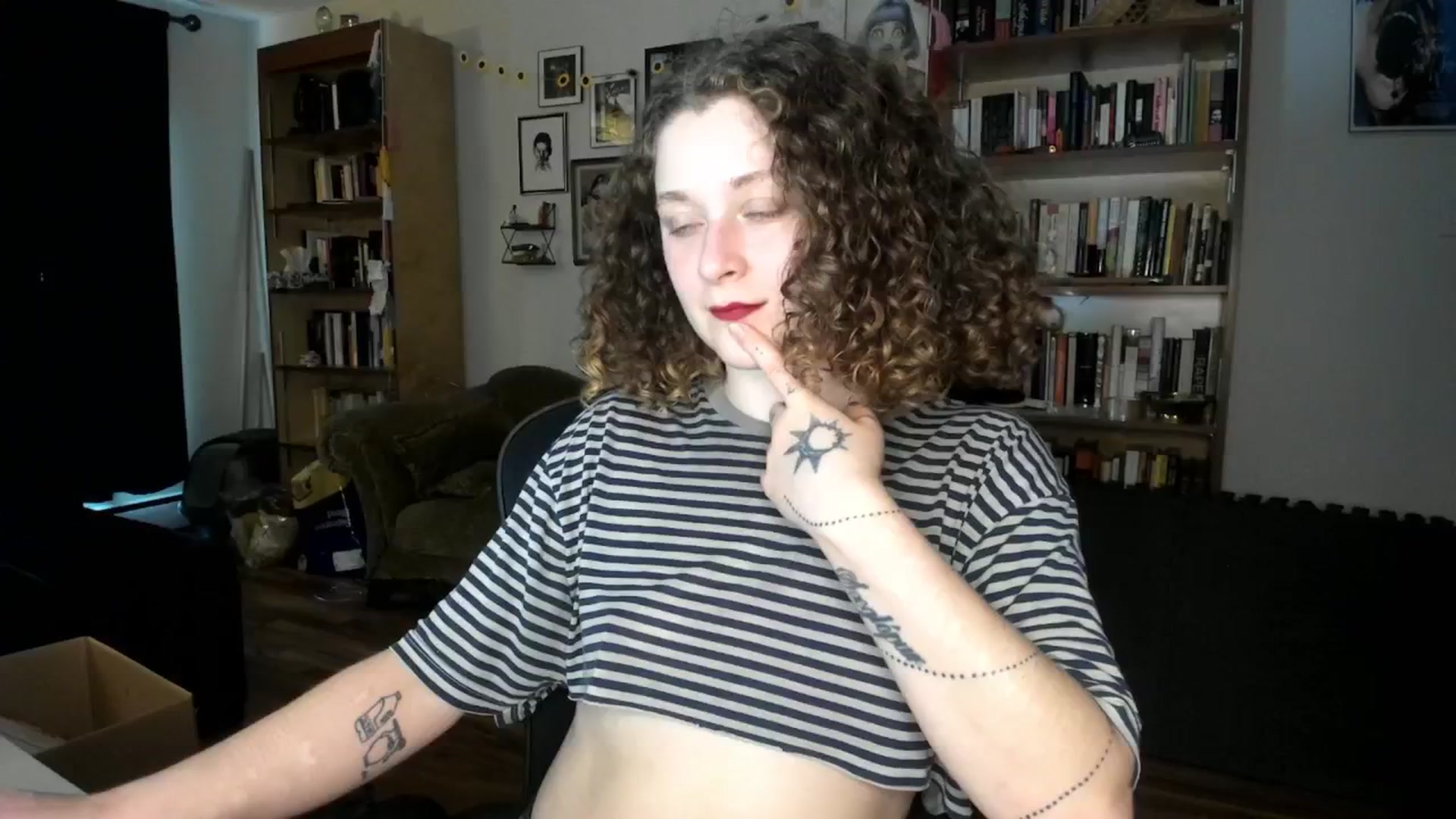 Gallery image thumbnail from PeachyQueen_'s myfreecams stream on, 10/03/2024, 21:18 image 2 of 20