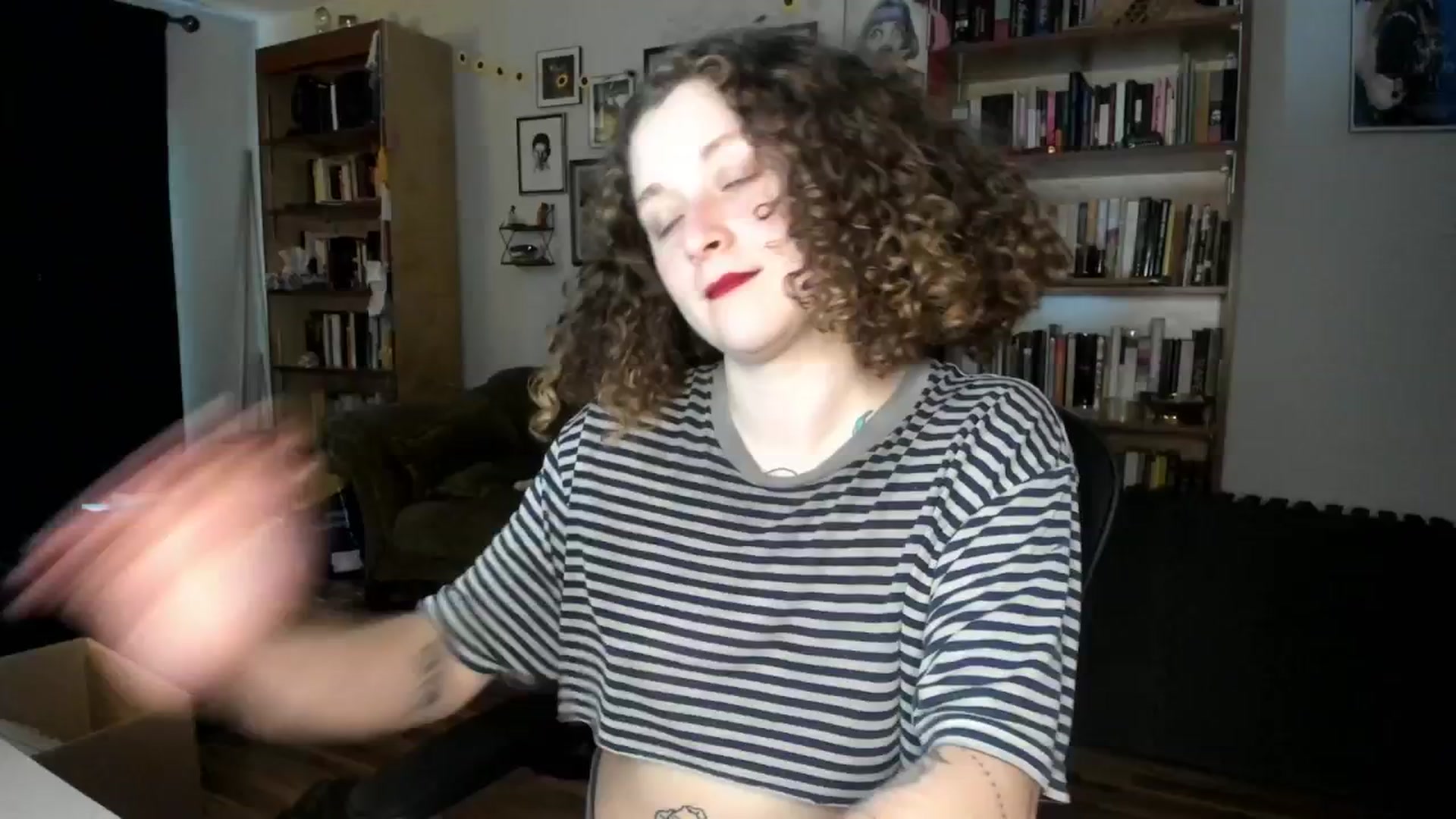 Gallery image thumbnail from PeachyQueen_'s myfreecams stream on, 10/03/2024, 21:18 image 19 of 20