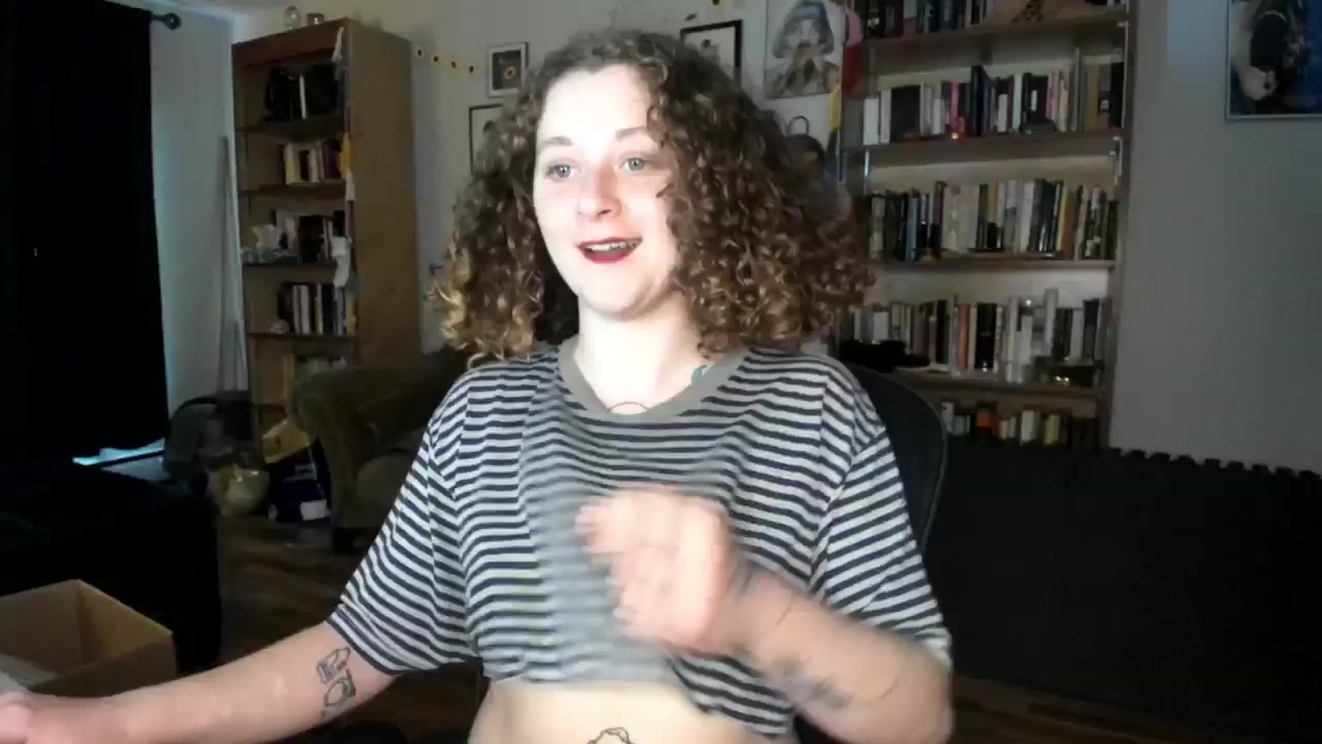 Gallery image thumbnail from PeachyQueen_'s myfreecams stream on, 10/03/2024, 21:18 image 12 of 20