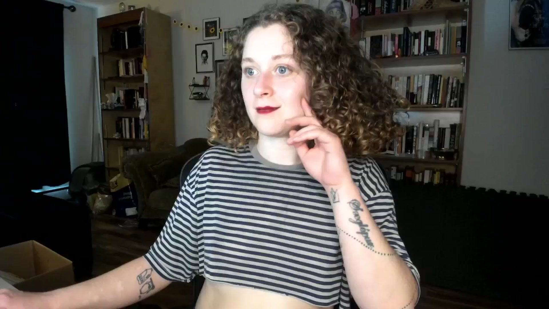 Gallery image thumbnail from PeachyQueen_'s myfreecams stream on, 10/03/2024, 21:18 image 9 of 20