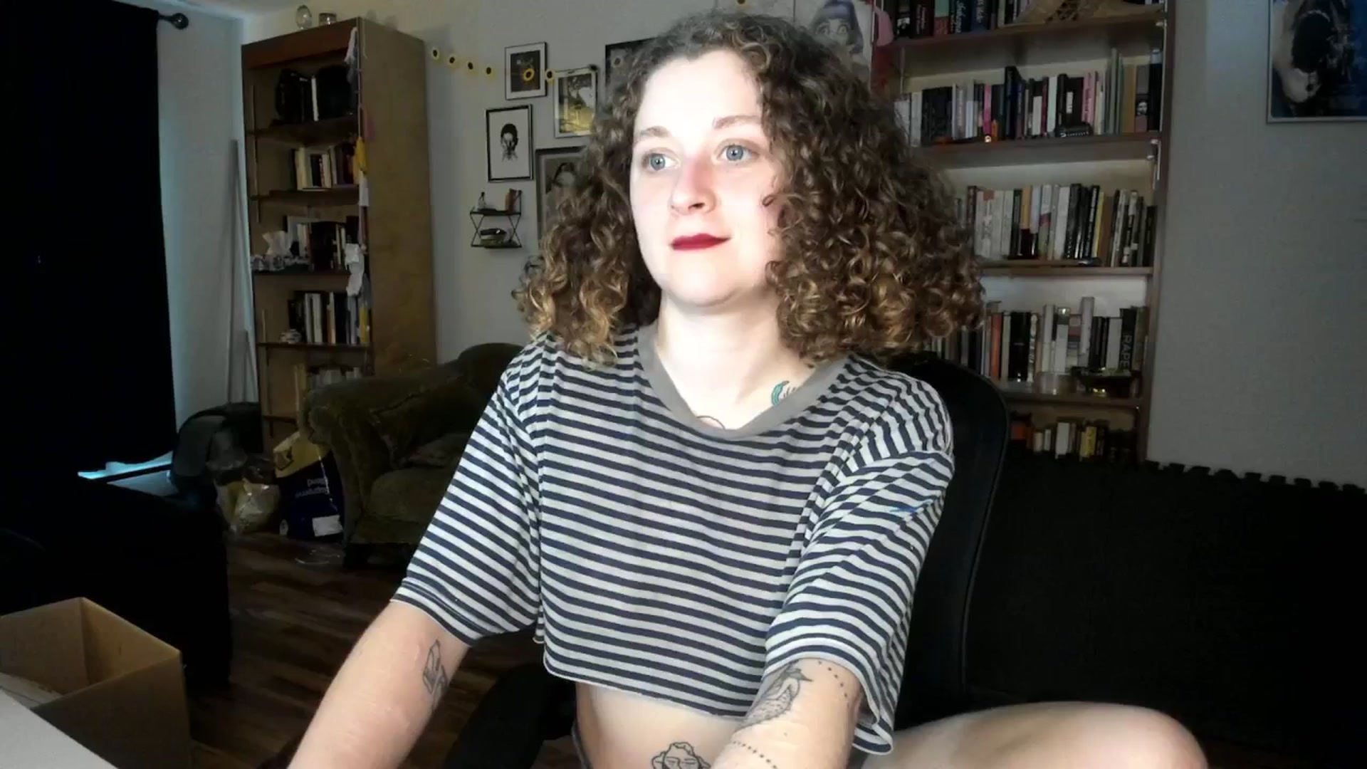 Gallery image thumbnail from PeachyQueen_'s myfreecams stream on, 10/03/2024, 21:18 image 18 of 20