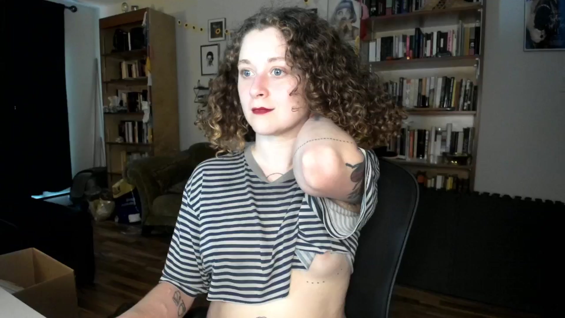 Gallery image thumbnail from PeachyQueen_'s myfreecams stream on, 10/03/2024, 21:18 image 11 of 20