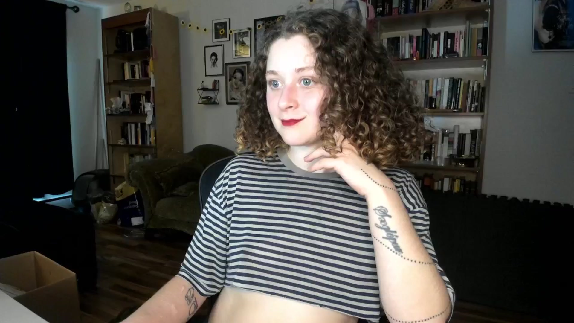 Gallery image thumbnail from PeachyQueen_'s myfreecams stream on, 10/03/2024, 21:18 image 4 of 20
