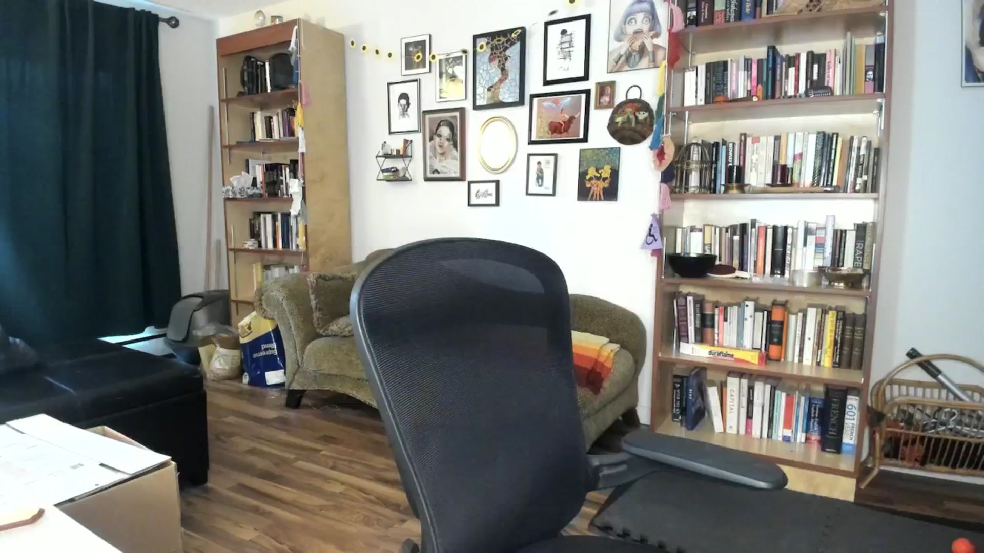 Gallery image thumbnail from PeachyQueen_'s myfreecams stream on, 10/04/2024, 20:36 image 3 of 20