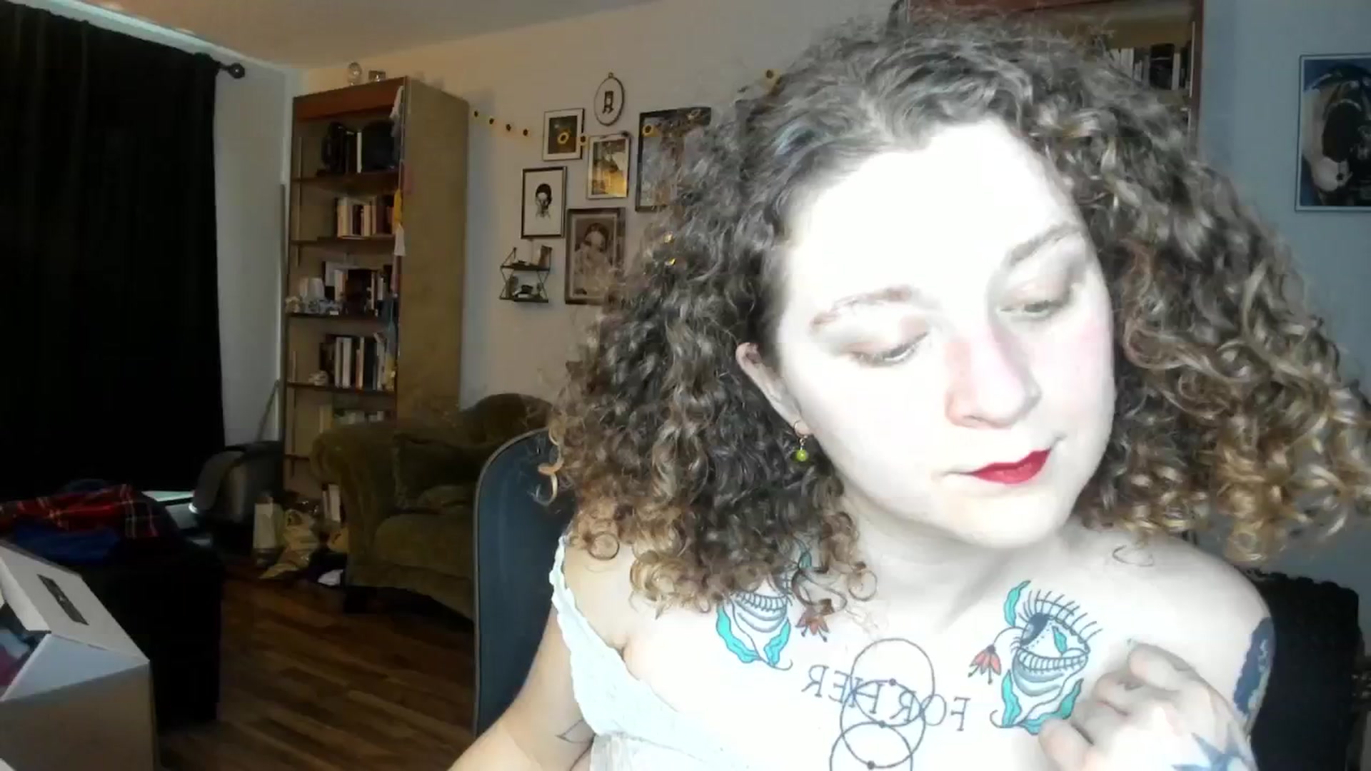 Gallery image thumbnail from PeachyQueen_'s myfreecams stream on, 10/08/2024, 20:59 image 7 of 20