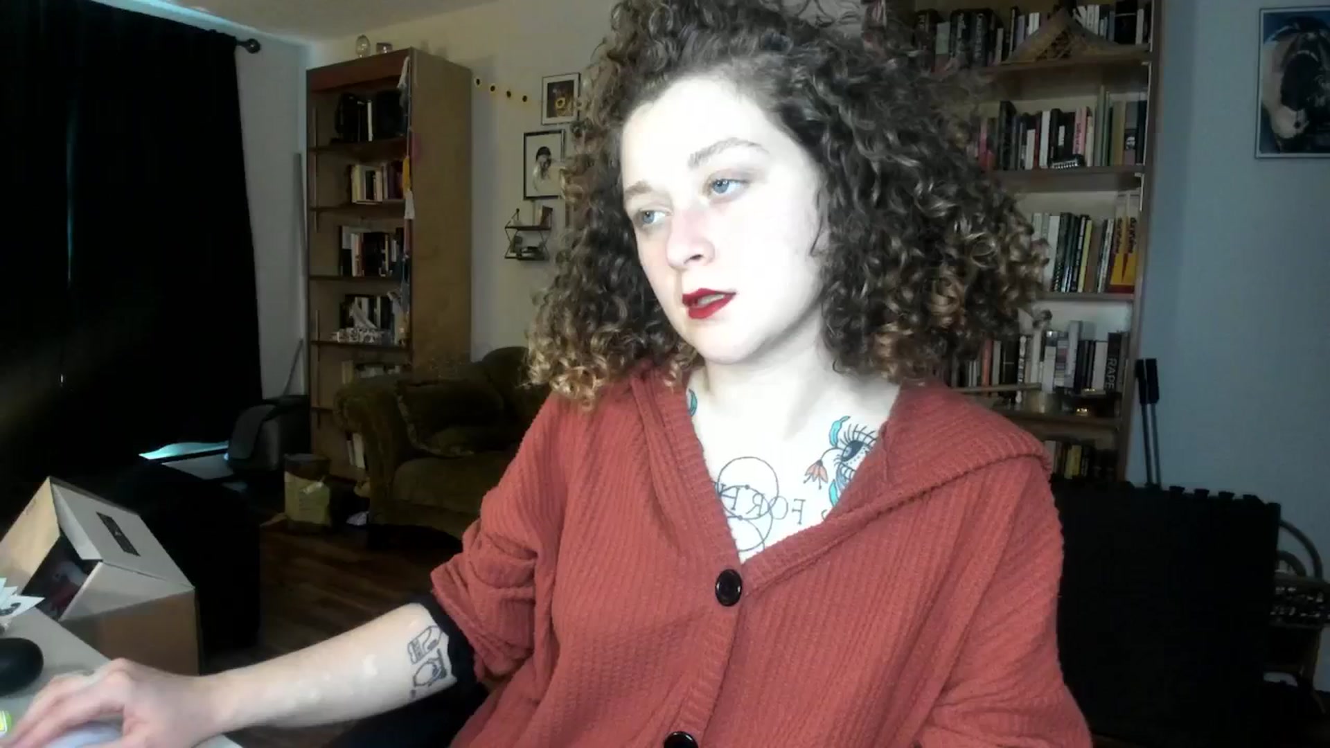 Gallery image thumbnail from PeachyQueen_'s myfreecams stream on, 10/11/2024, 19:51 image 3 of 20