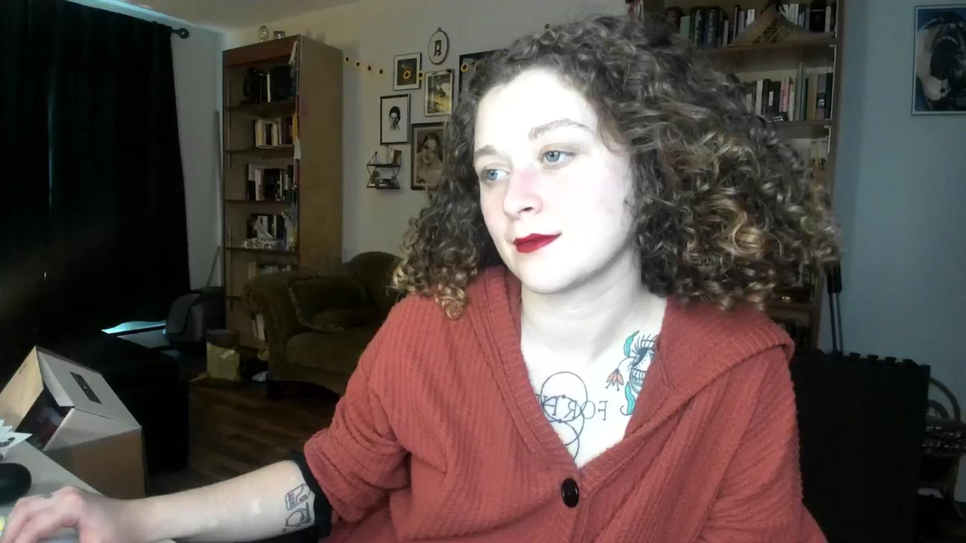 Gallery image thumbnail from PeachyQueen_'s myfreecams stream on, 10/11/2024, 19:51 image 4 of 20