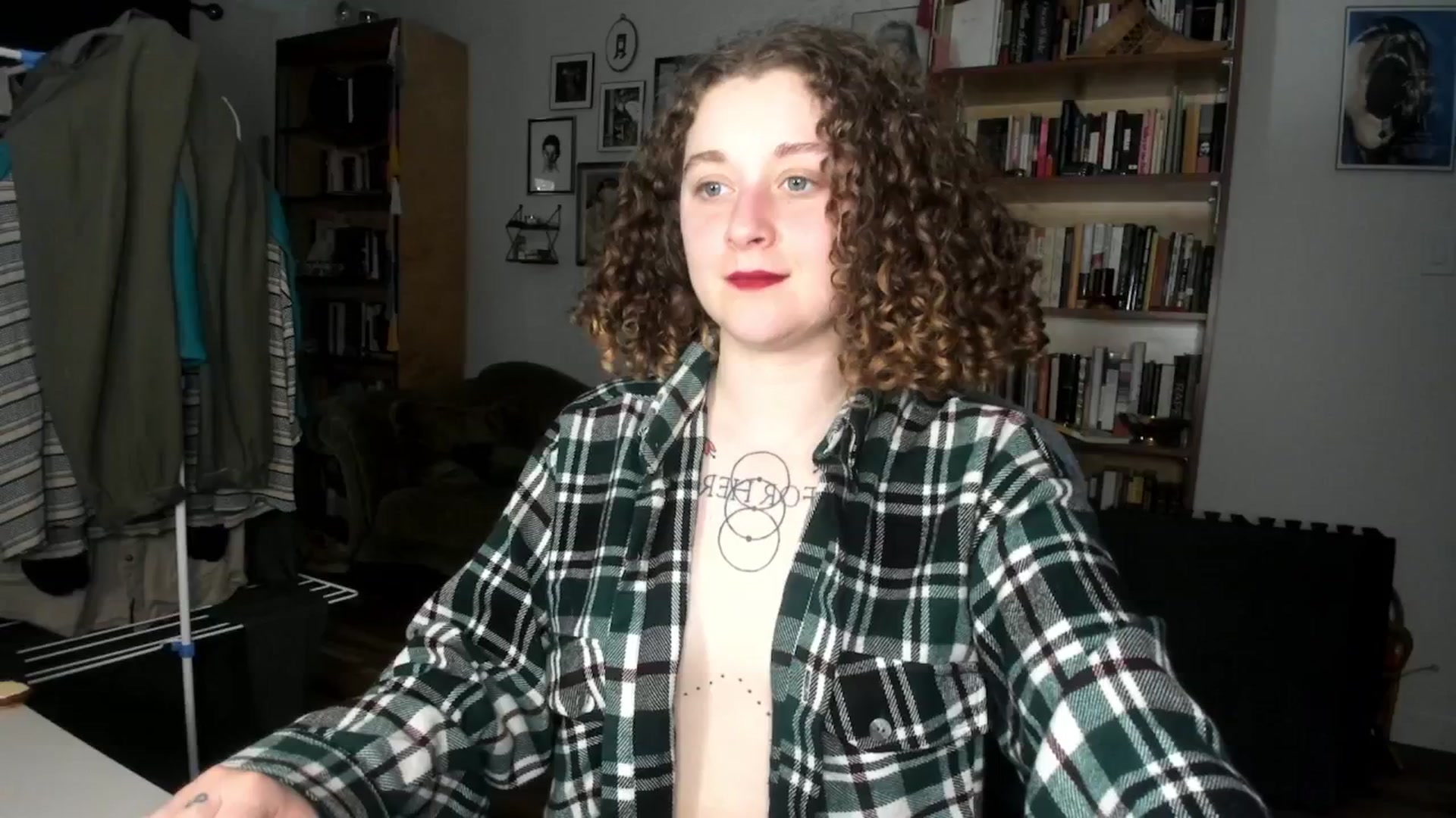 Gallery image thumbnail from PeachyQueen_'s myfreecams stream on, 10/28/2024, 19:31 image 5 of 20