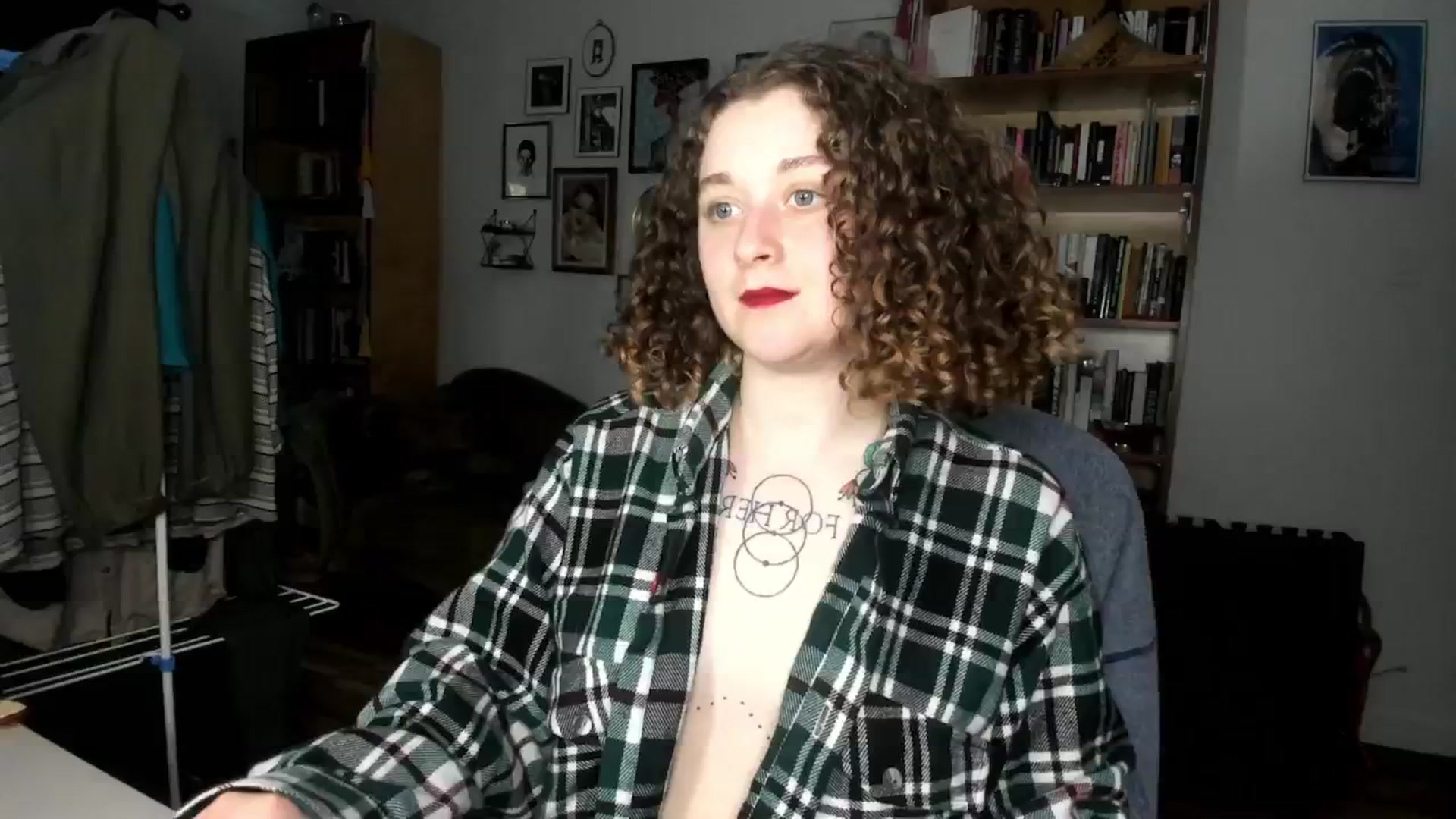 Gallery image thumbnail from PeachyQueen_'s myfreecams stream on, 10/28/2024, 19:31 image 7 of 20