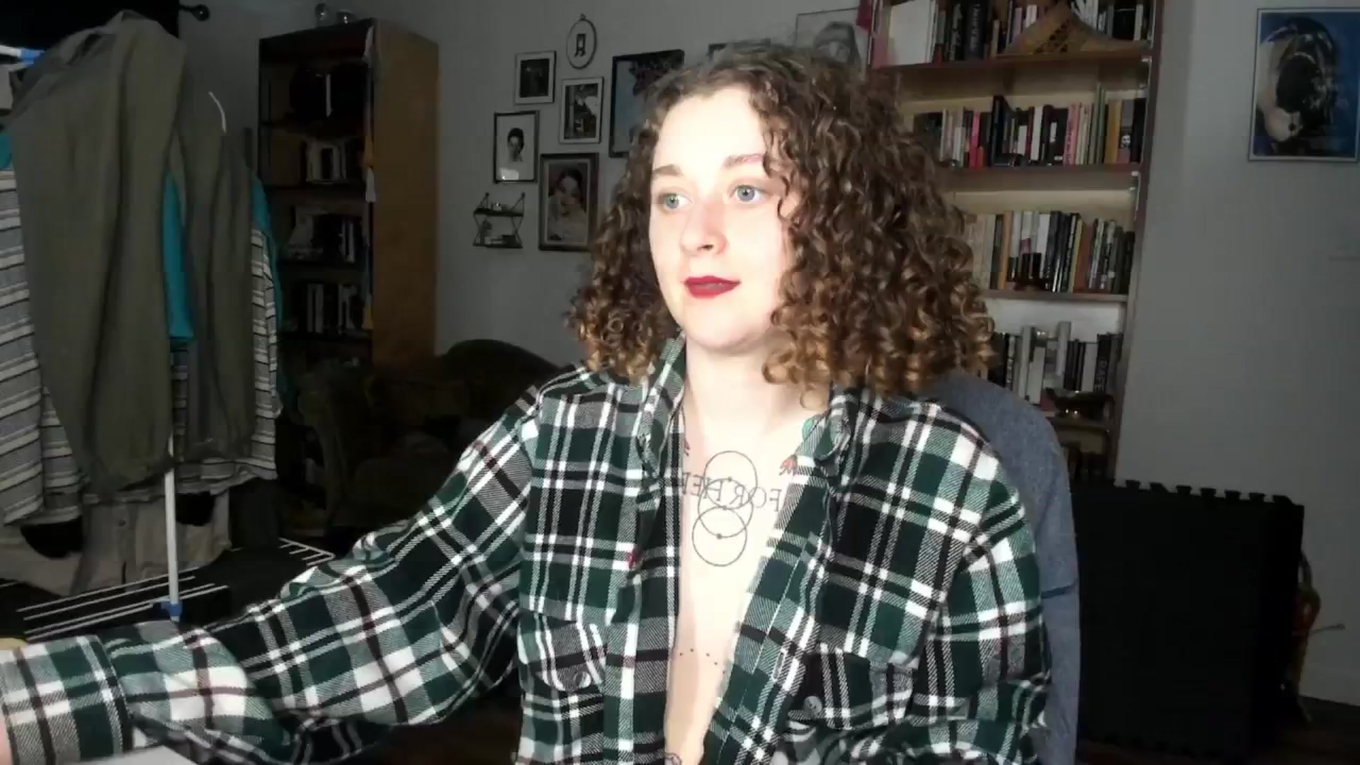Gallery image thumbnail from PeachyQueen_'s myfreecams stream on, 10/28/2024, 19:31 image 1 of 20