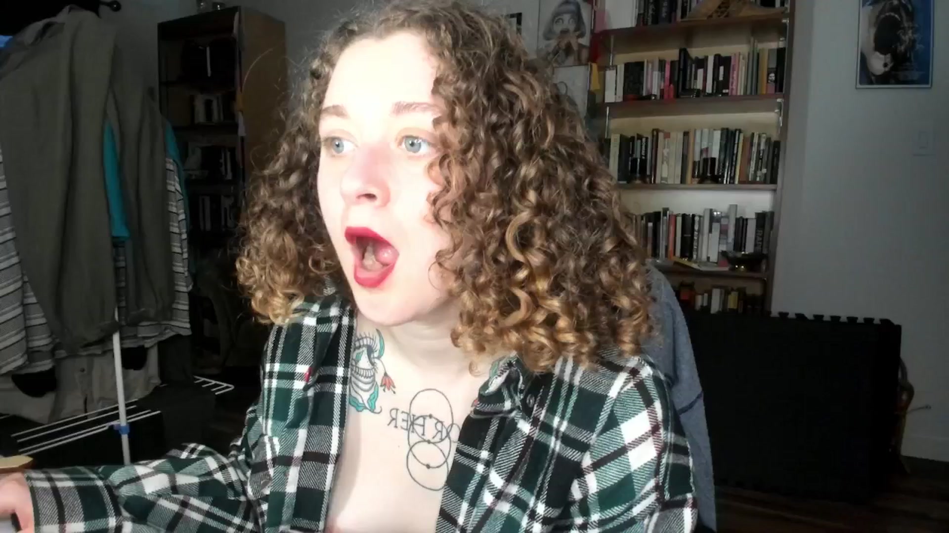 Gallery image thumbnail from PeachyQueen_'s myfreecams stream on, 10/28/2024, 19:31 image 18 of 20