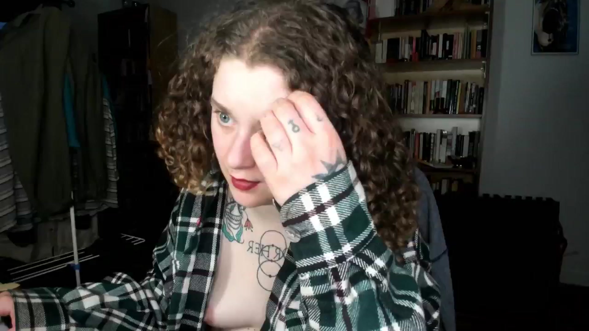 Gallery image thumbnail from PeachyQueen_'s myfreecams stream on, 10/28/2024, 19:31 image 17 of 20