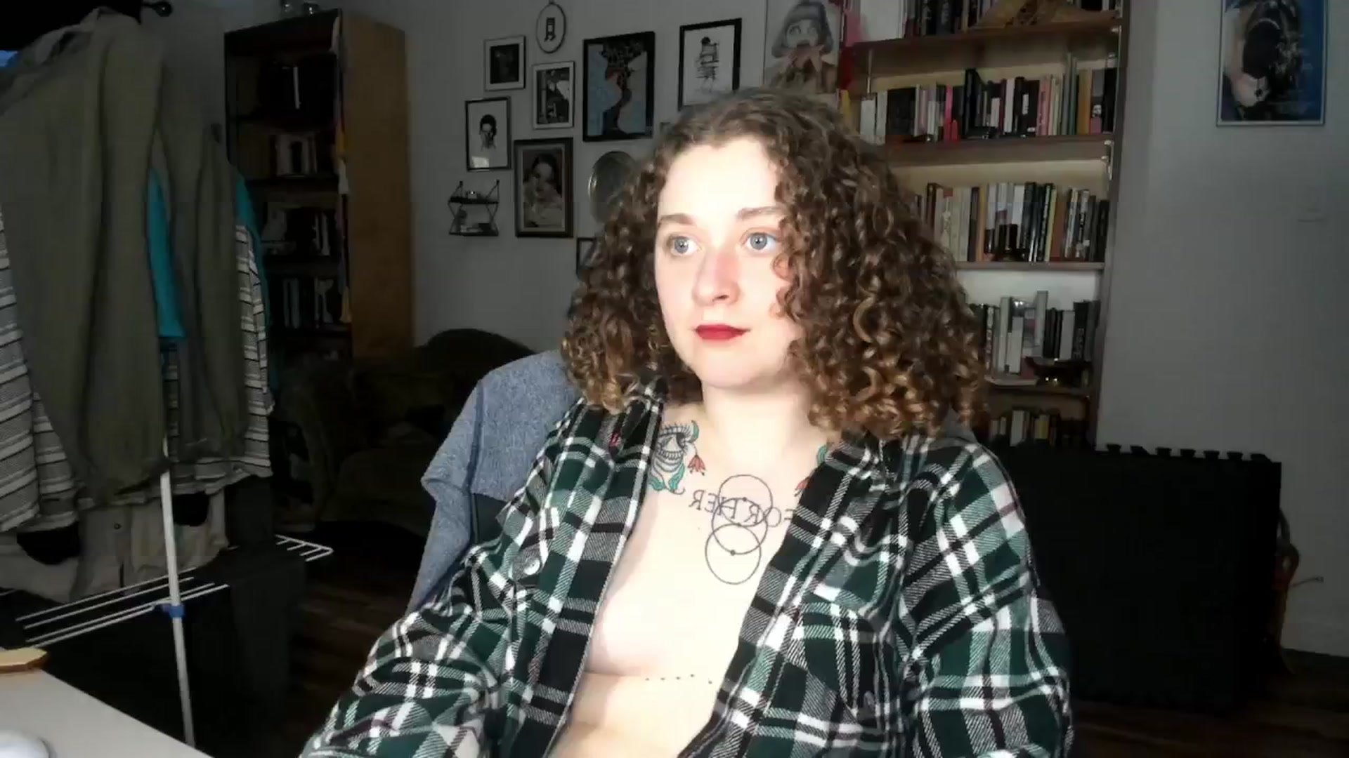 Gallery image thumbnail from PeachyQueen_'s myfreecams stream on, 10/28/2024, 19:31 image 16 of 20