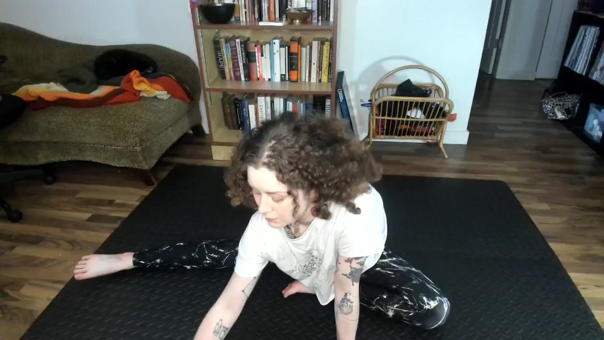 Gallery image thumbnail from PeachyQueen_'s myfreecams stream on, 11/11/2024, 22:36 image 3 of 20