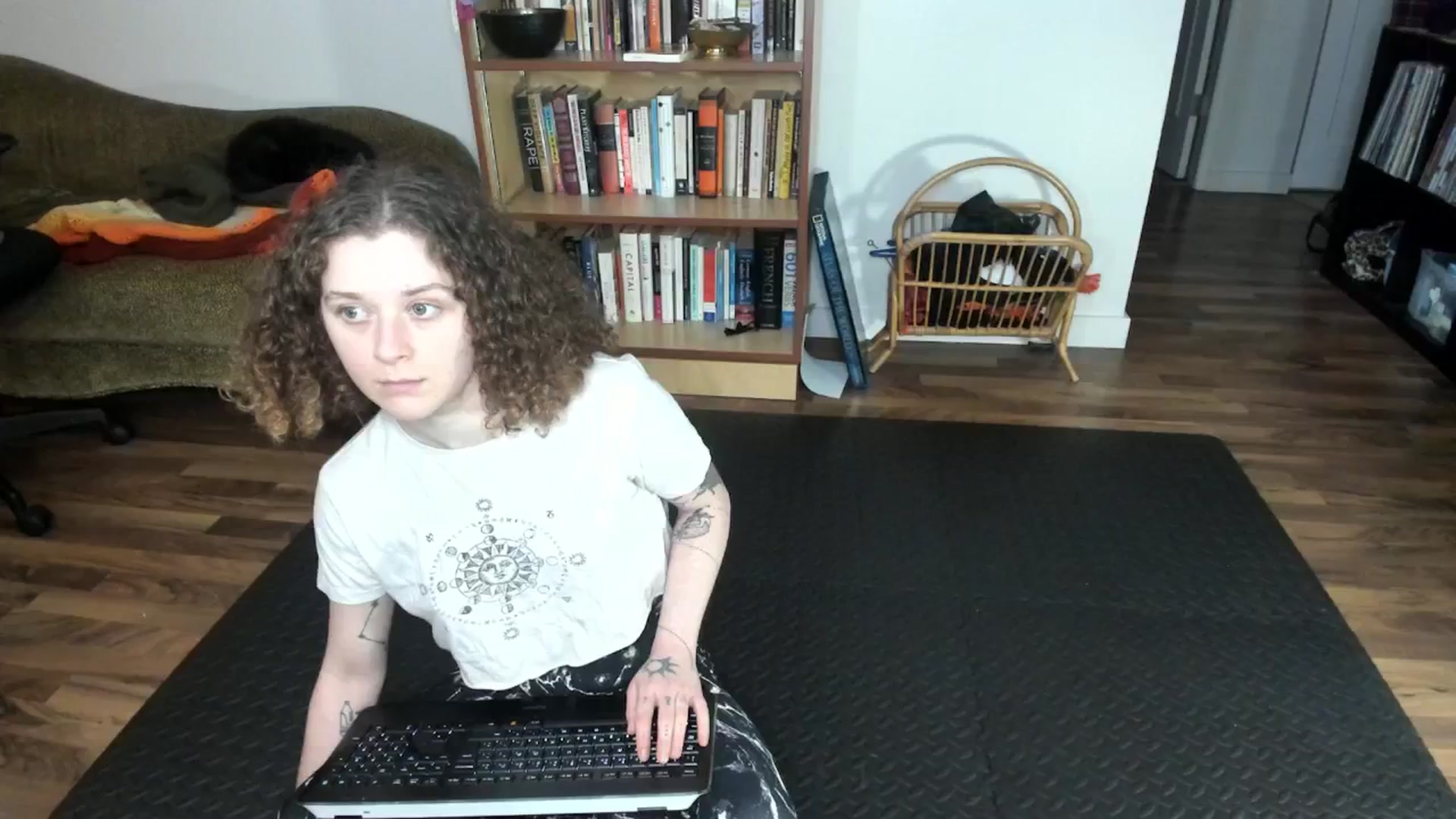 Gallery image thumbnail from PeachyQueen_'s myfreecams stream on, 11/11/2024, 22:36 image 1 of 20