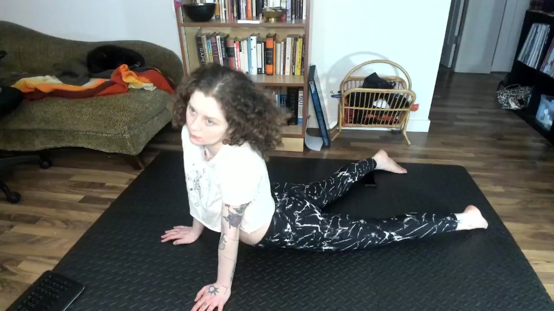 Gallery image thumbnail from PeachyQueen_'s myfreecams stream on, 11/11/2024, 22:36 image 4 of 20