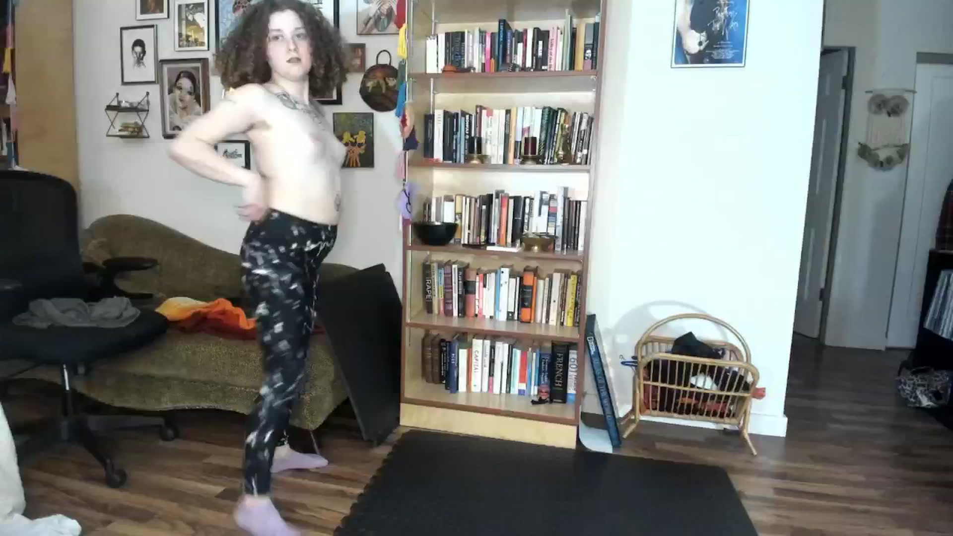 Gallery image thumbnail from PeachyQueen_'s myfreecams stream on, 11/11/2024, 22:36 image 19 of 20
