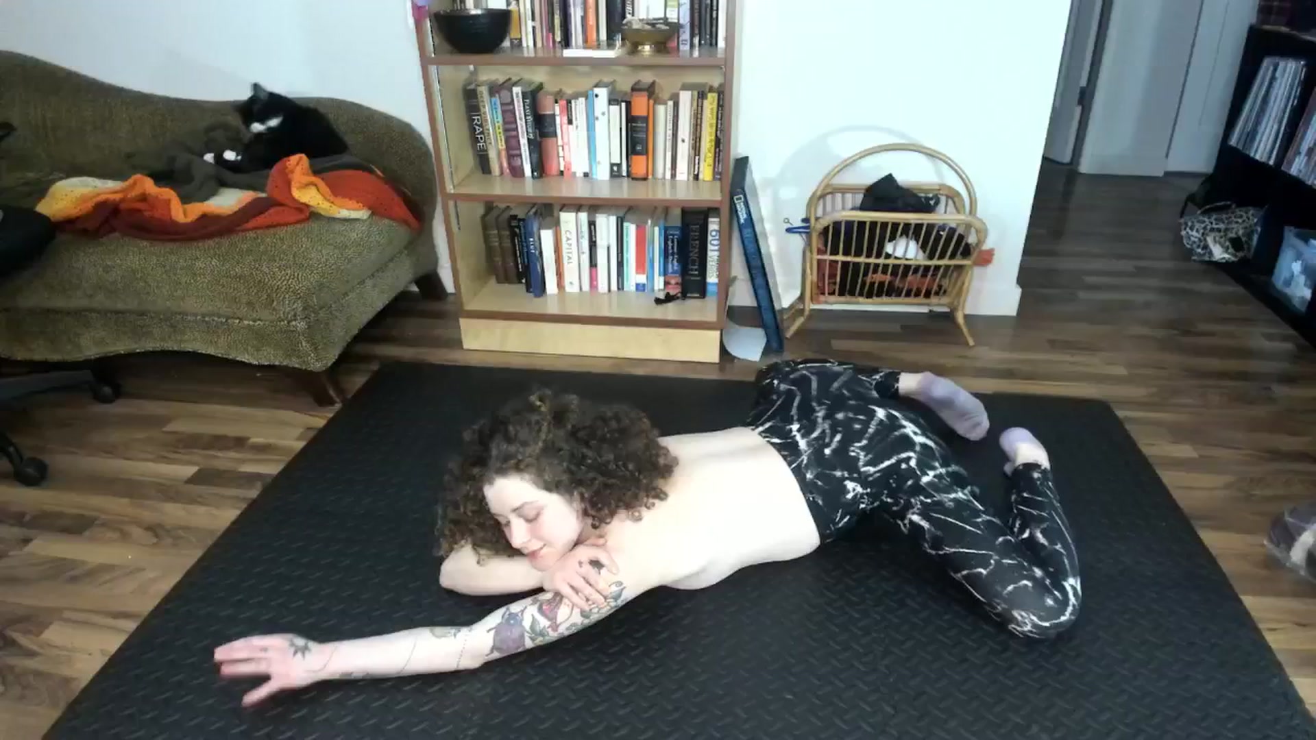 Gallery image thumbnail from PeachyQueen_'s myfreecams stream on, 11/11/2024, 22:36 image 17 of 20