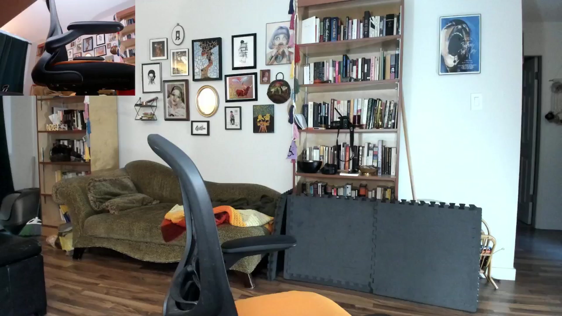 Gallery image thumbnail from PeachyQueen_'s myfreecams stream on, 11/21/2024, 18:04 image 6 of 20